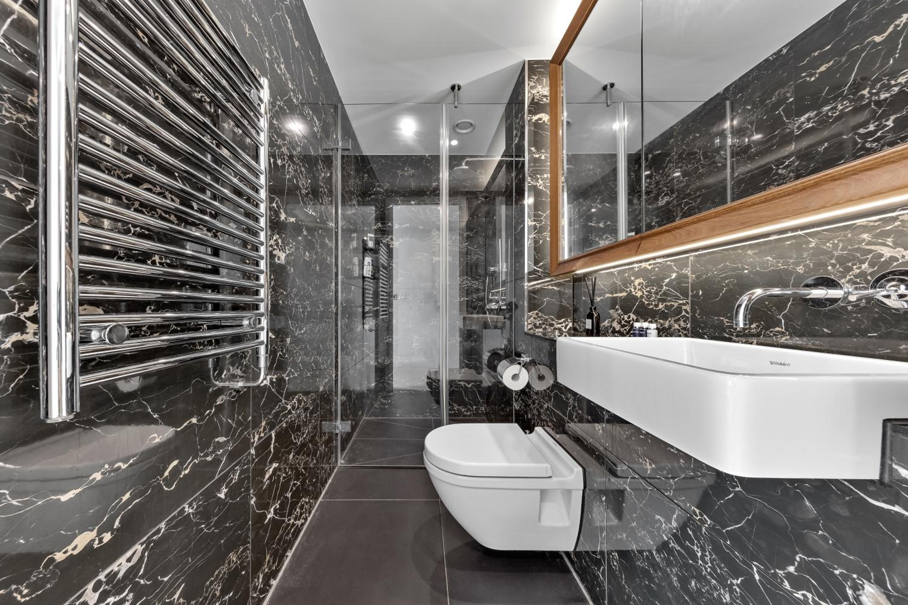 Luxury 18th Floor Flat By Regal Realms Flexible Renting London with Rooftop City views & Gym