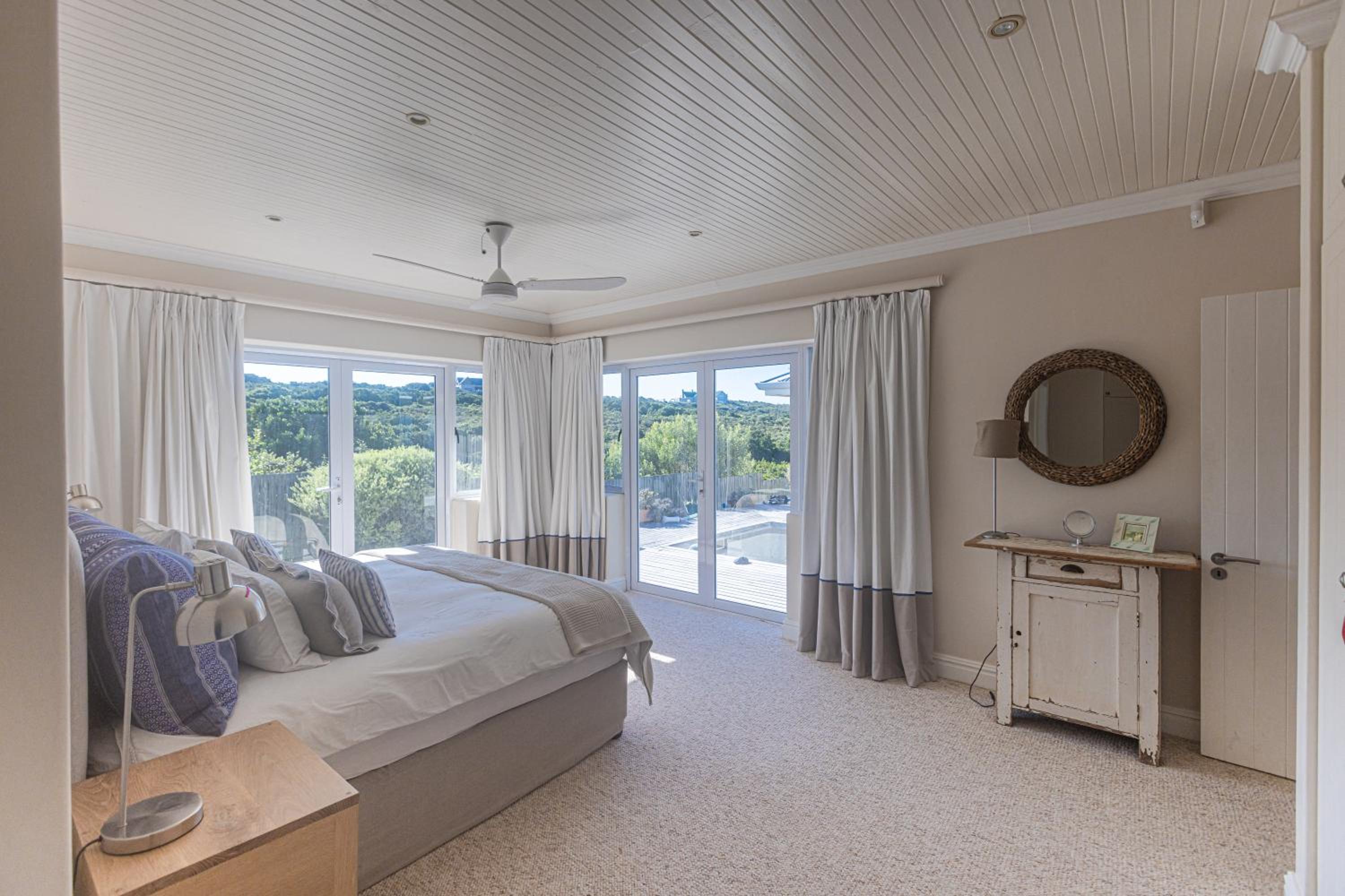 Classy Accommodation with Great Views view 3