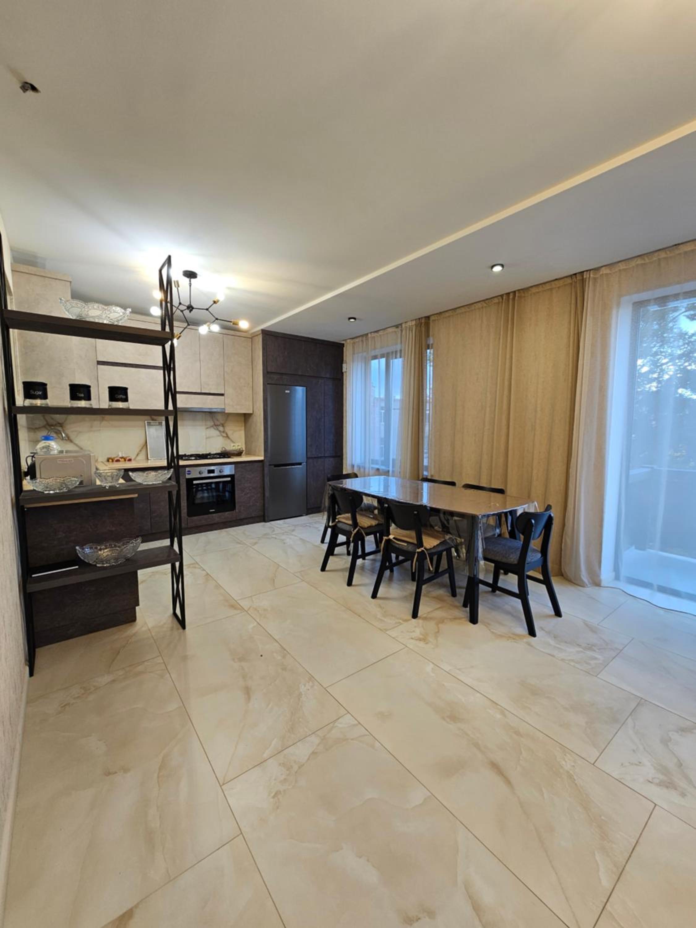 Victory Avenue 42a Apartment