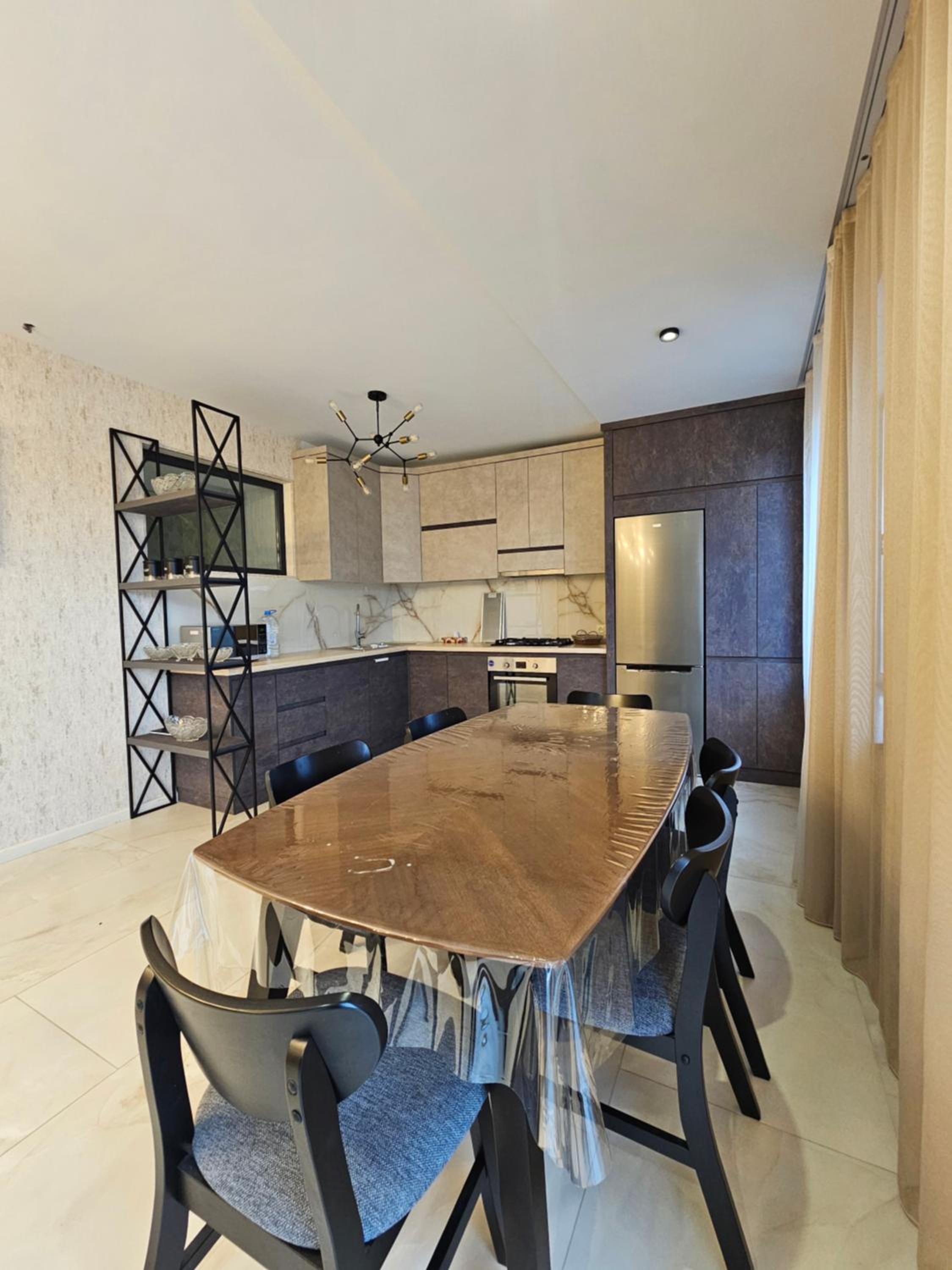 Victory Avenue 42a Apartment