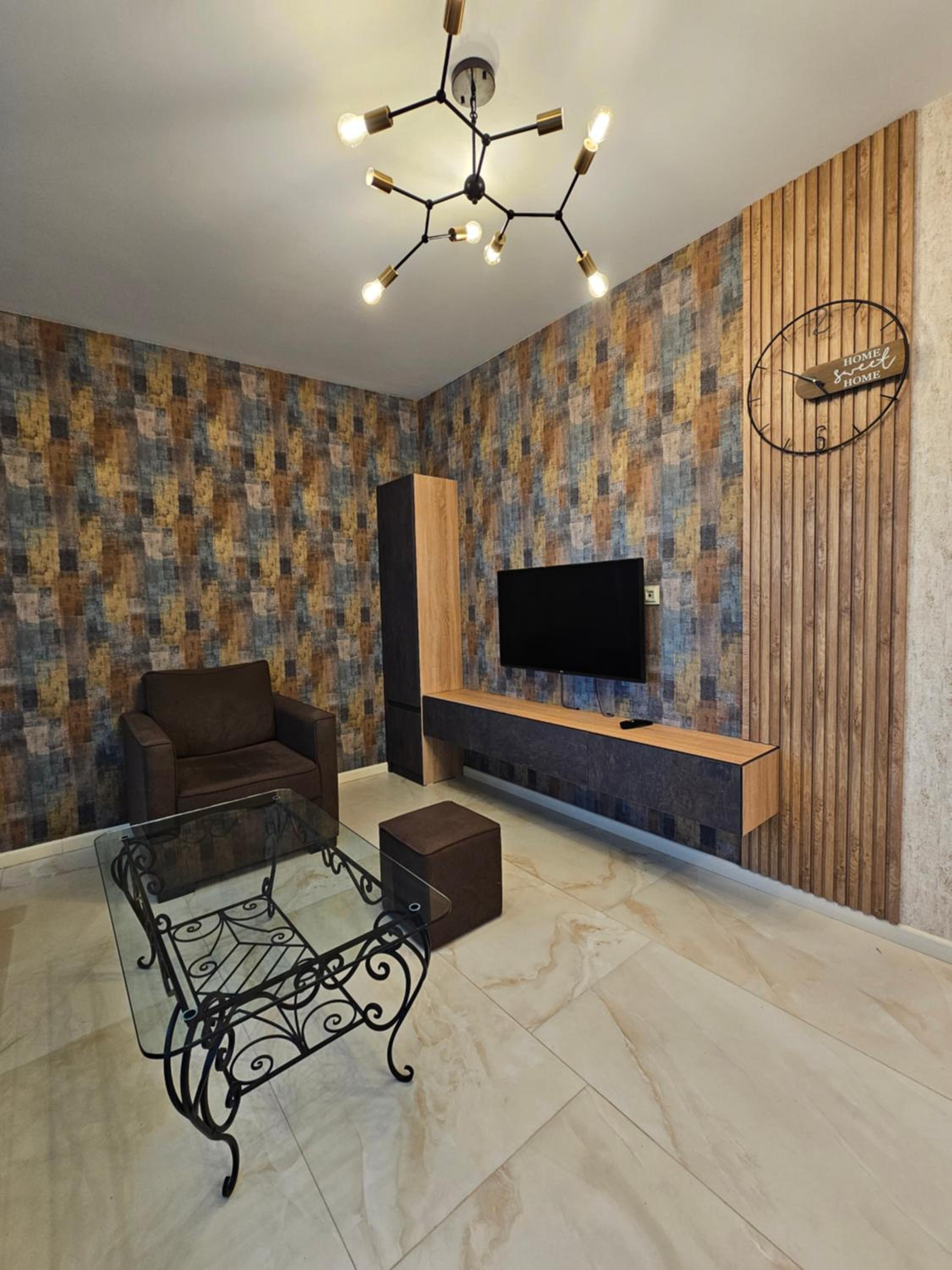 Victory Avenue 42a Apartment