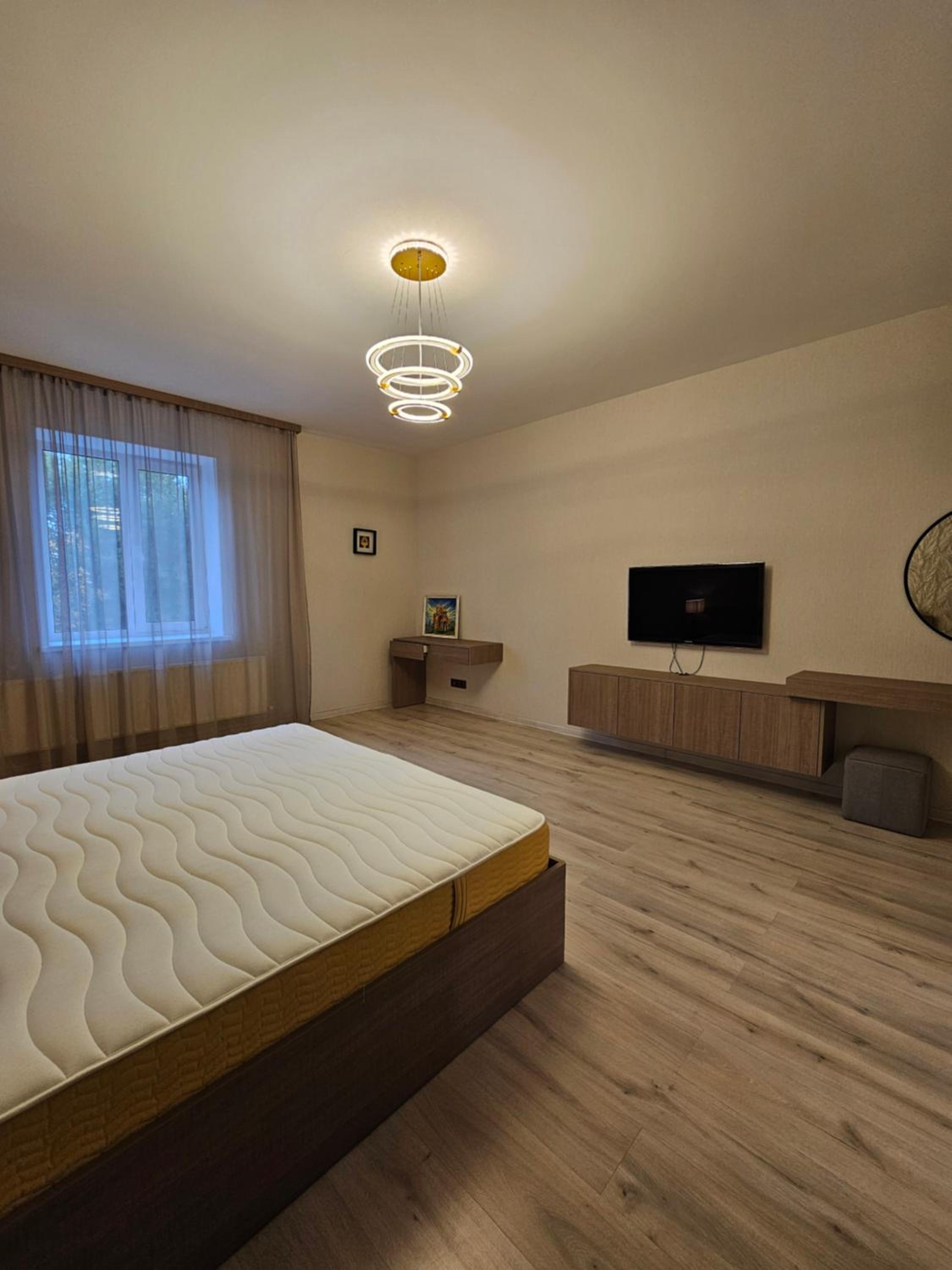 Victory Avenue 42a Apartment