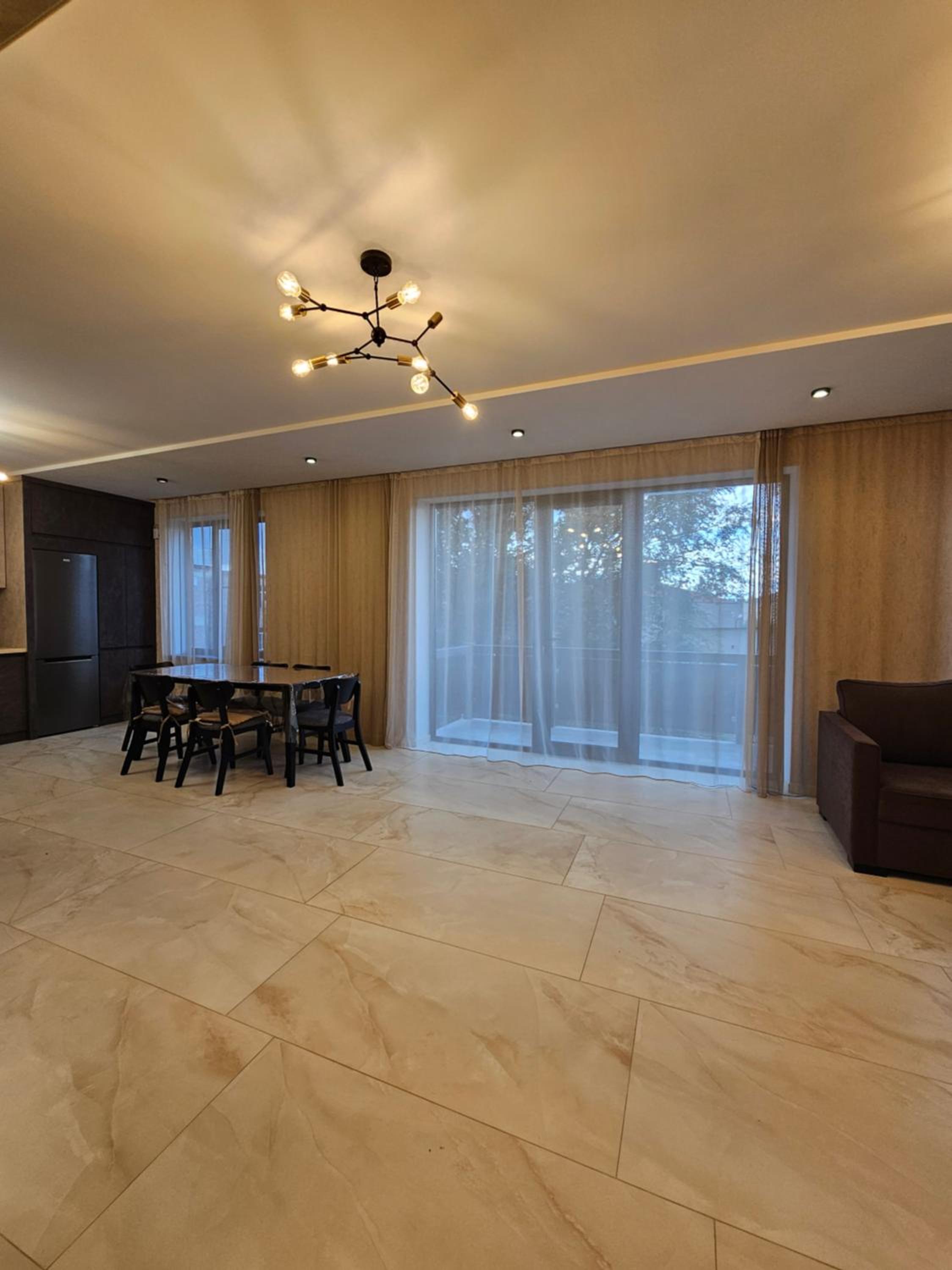 Victory Avenue 42a Apartment