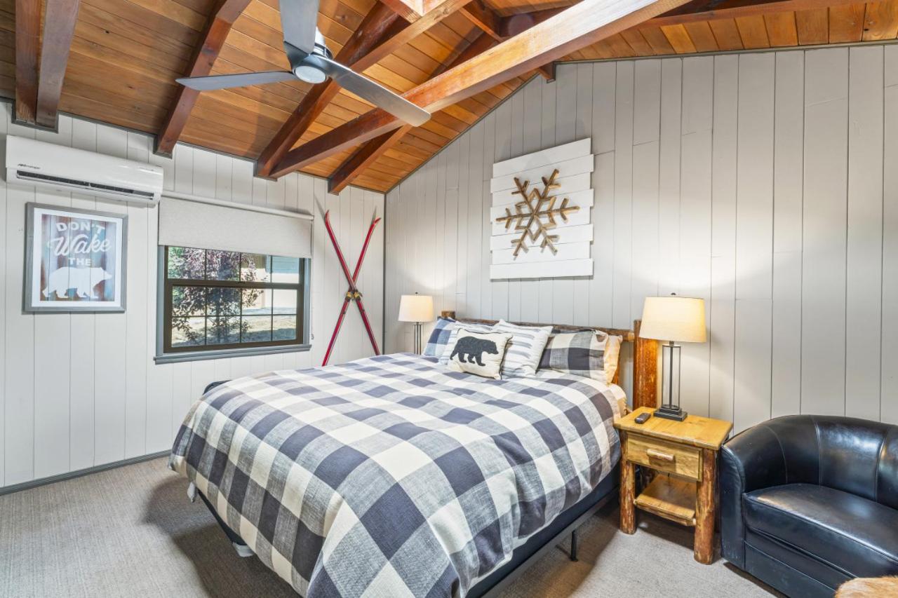 LOWER Moonridge HOT TUB GAME ROOM SKI Slopes CLOSE view 4