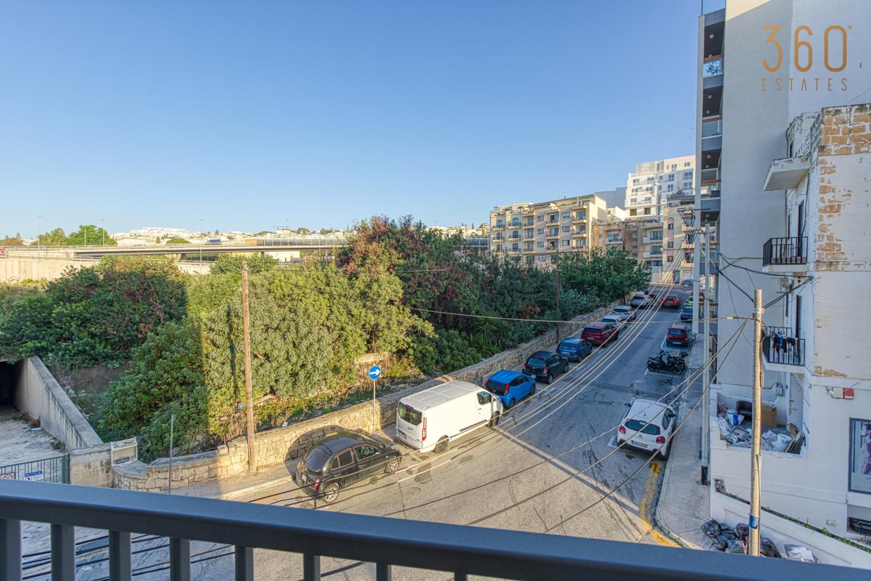 Lovely 1BR Apt with private balcony in Gzira by 360 Estates view 4