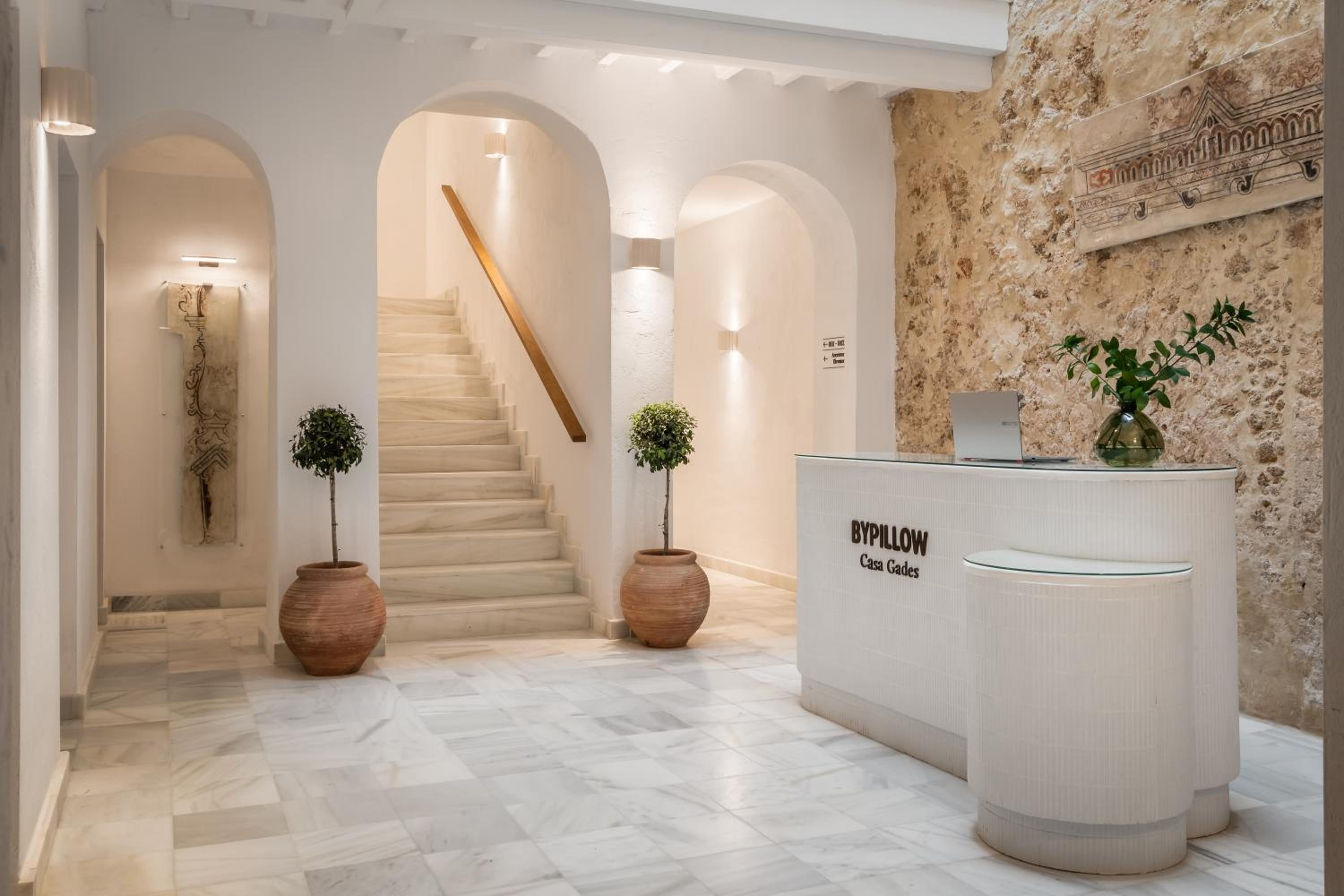 Hotel BYPILLOW Casa Gades - Image 1