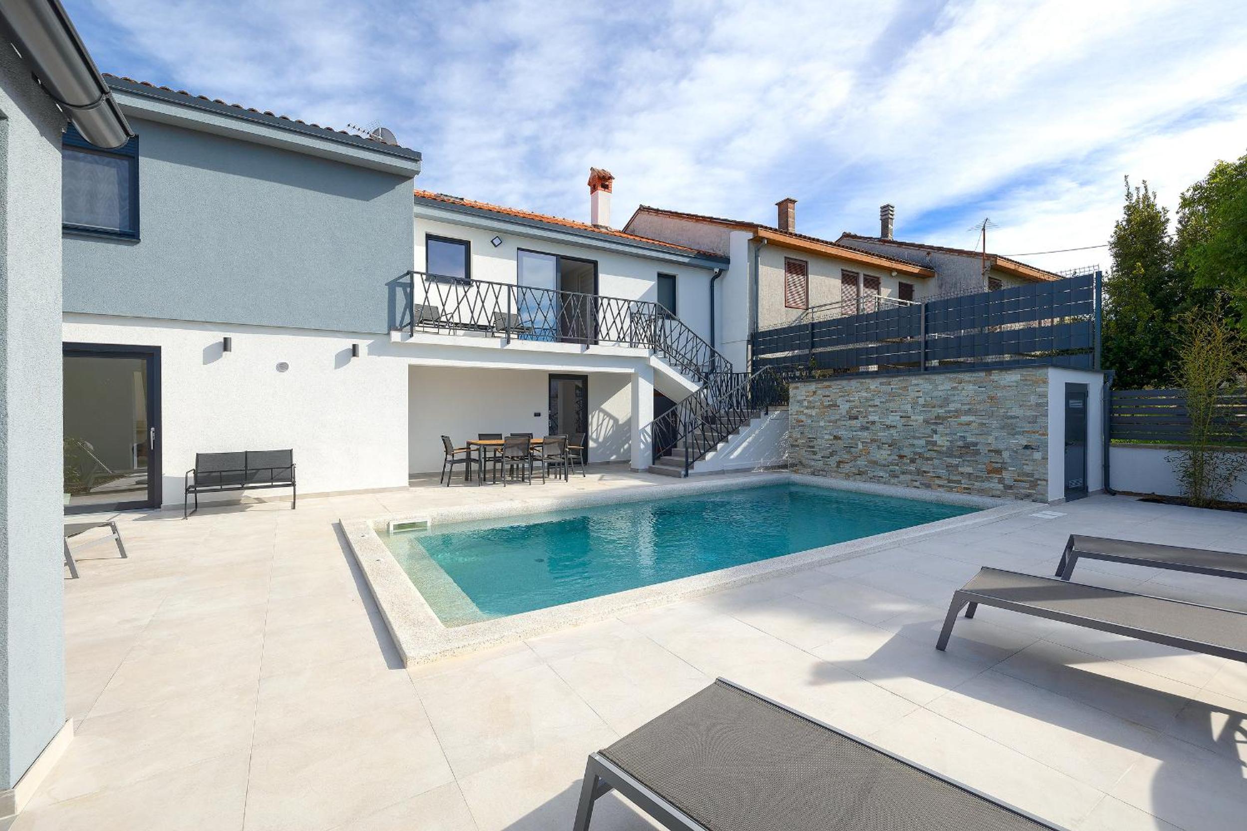 Villa Meri near Pula for 6 people with heated pool & only 500 m from beach view 4