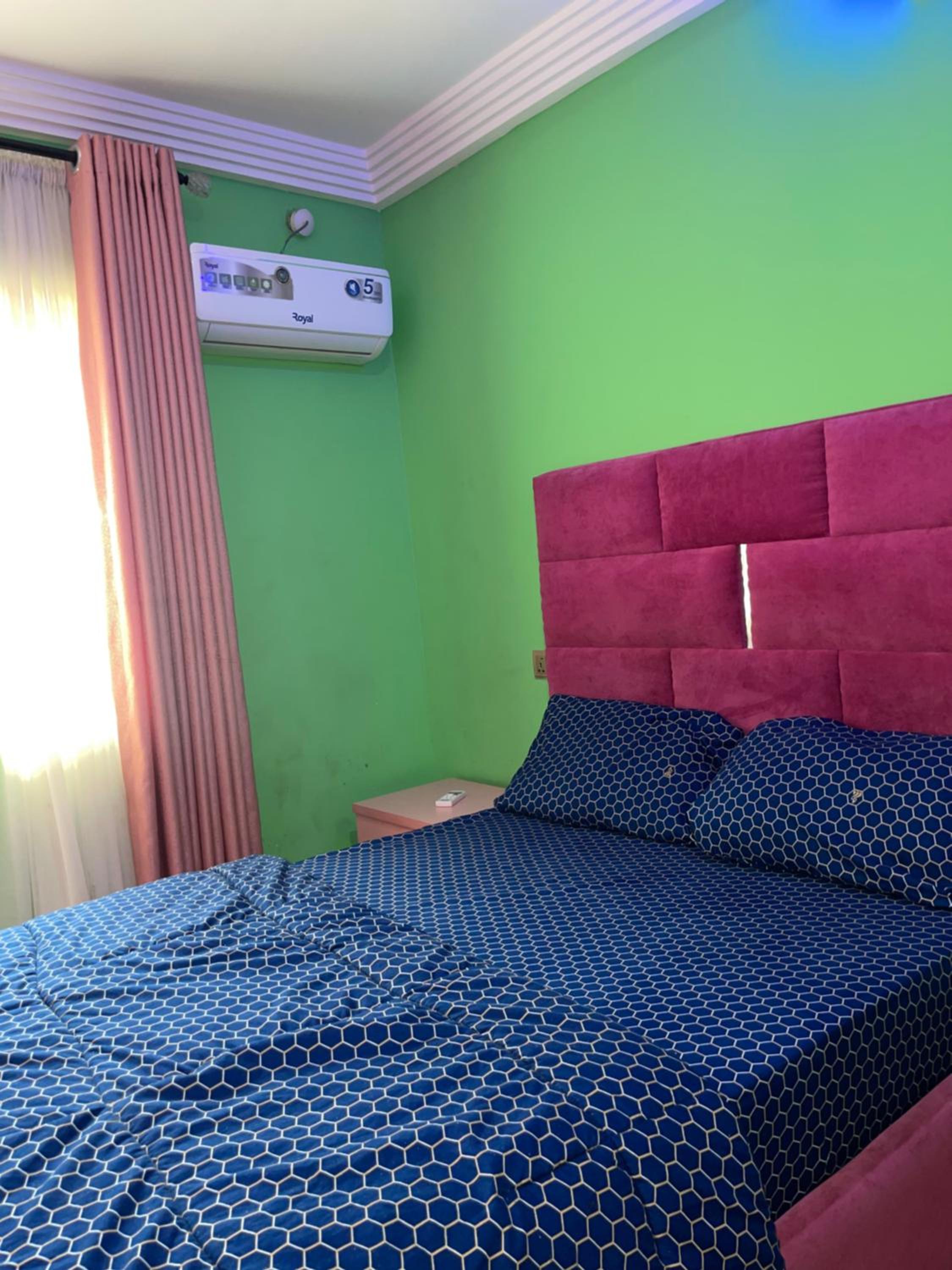 Osa-Paul Royal hotel & suites