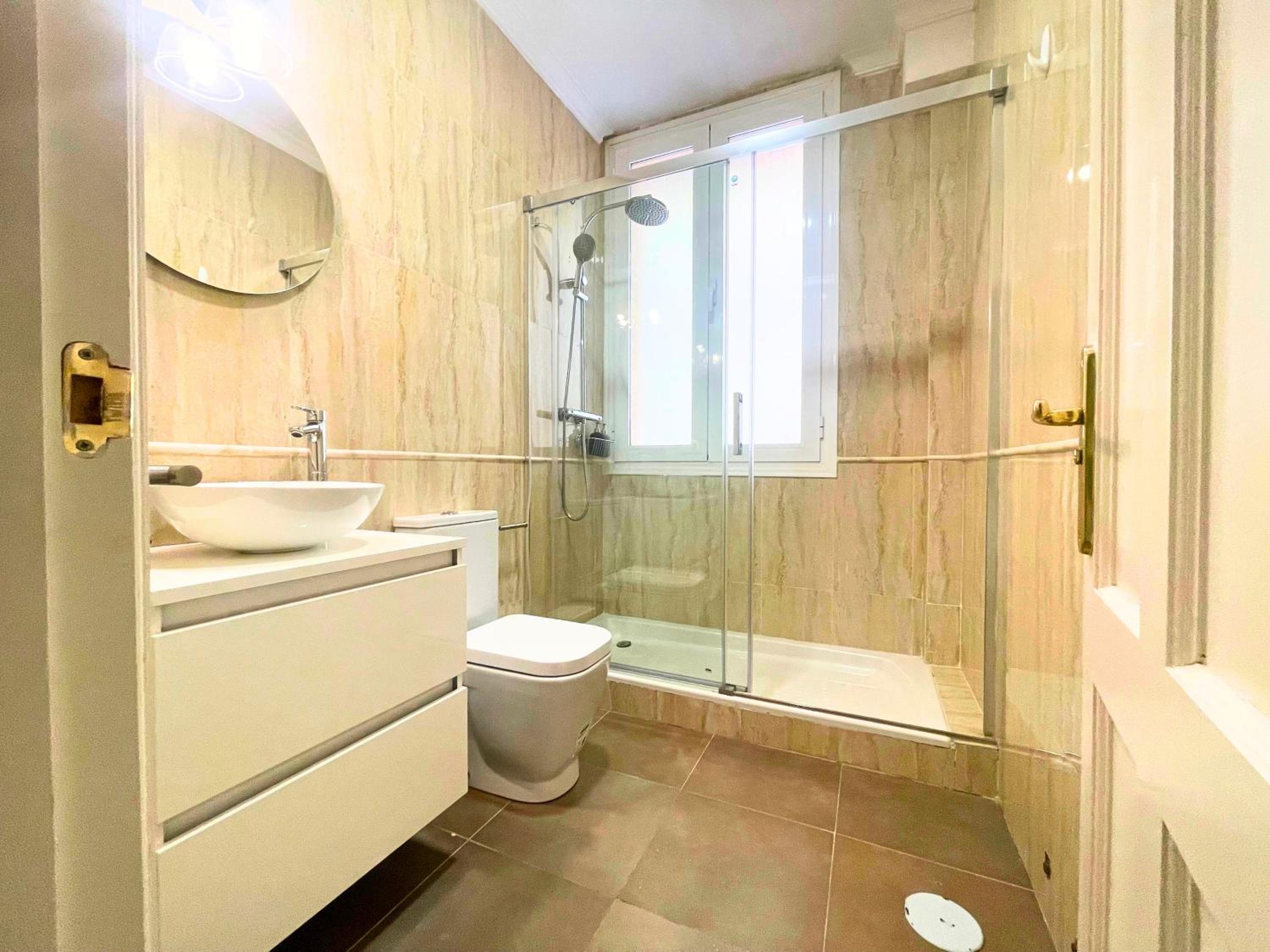 Home4u Gran Via Luxury Granada view 4