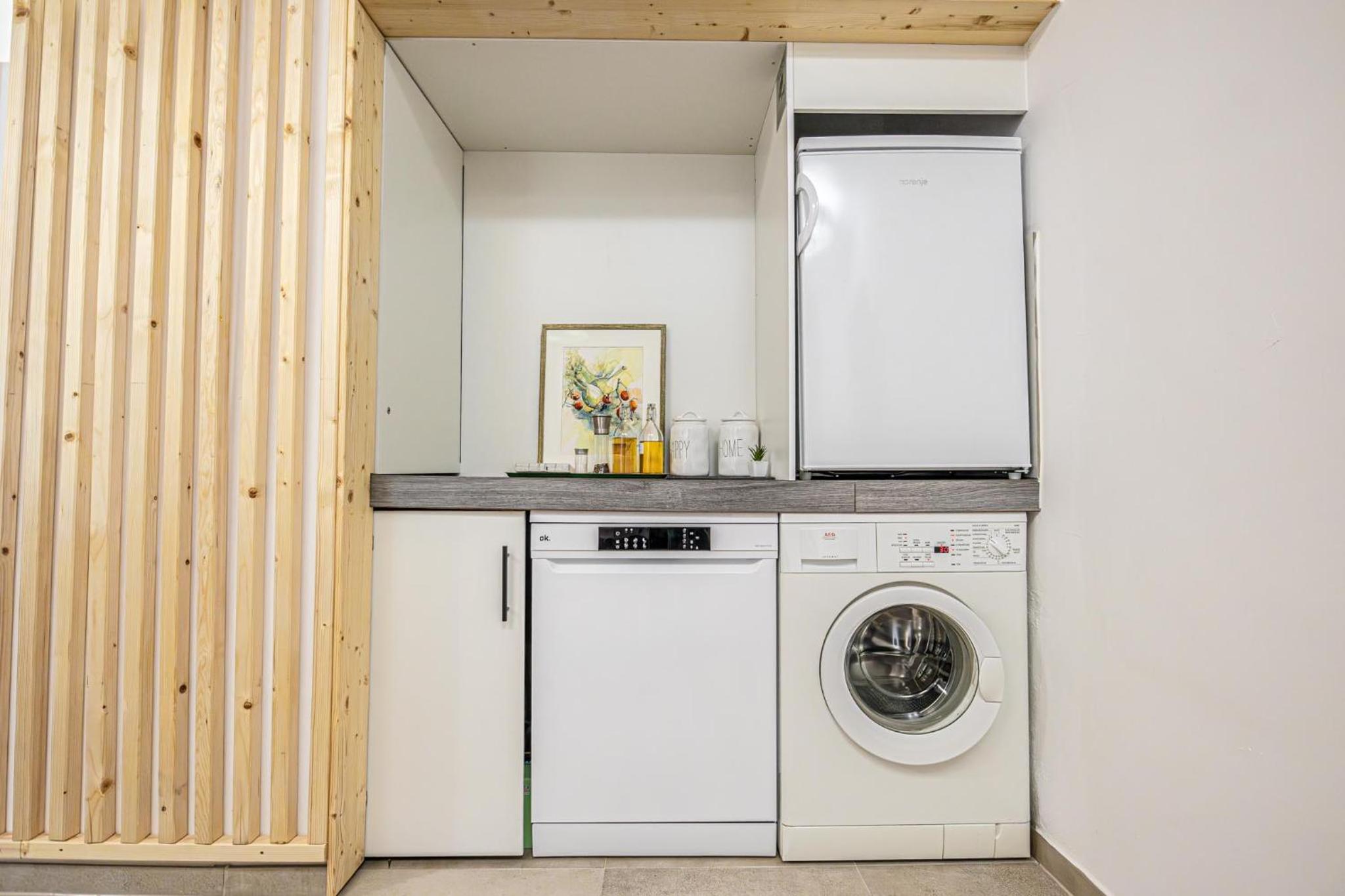 Elegant & Air condition 5BR - By The Danube River