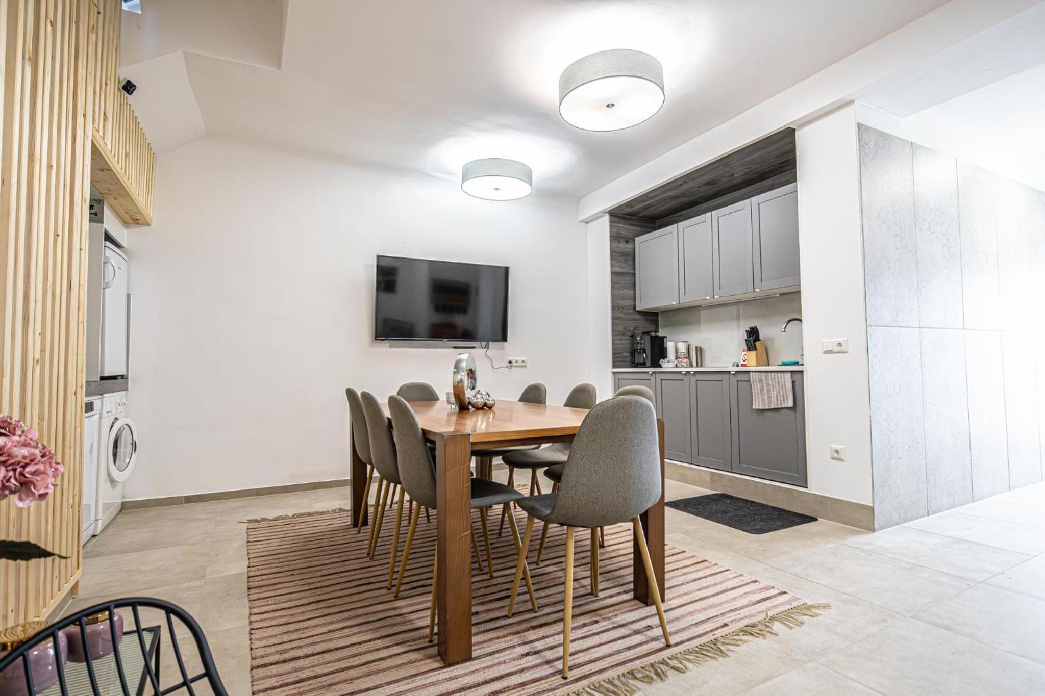 Elegant & Air condition 5BR - By The Danube River
