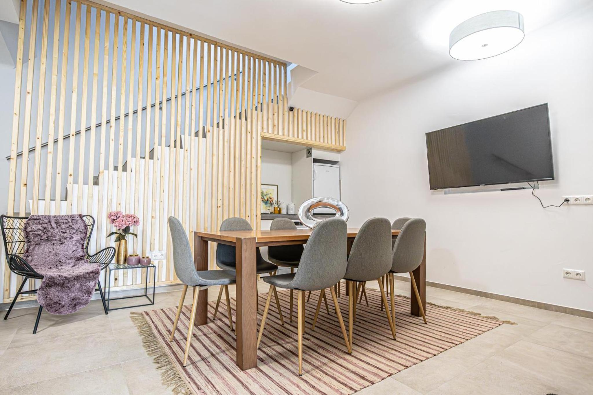 Elegant & Air condition 5BR - By The Danube River
