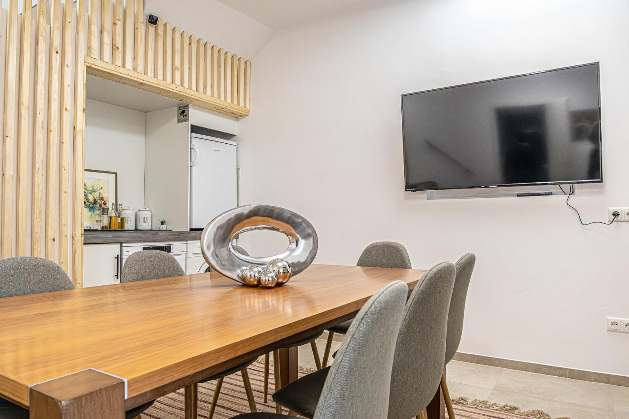 Elegant & Air condition 5BR - By The Danube River