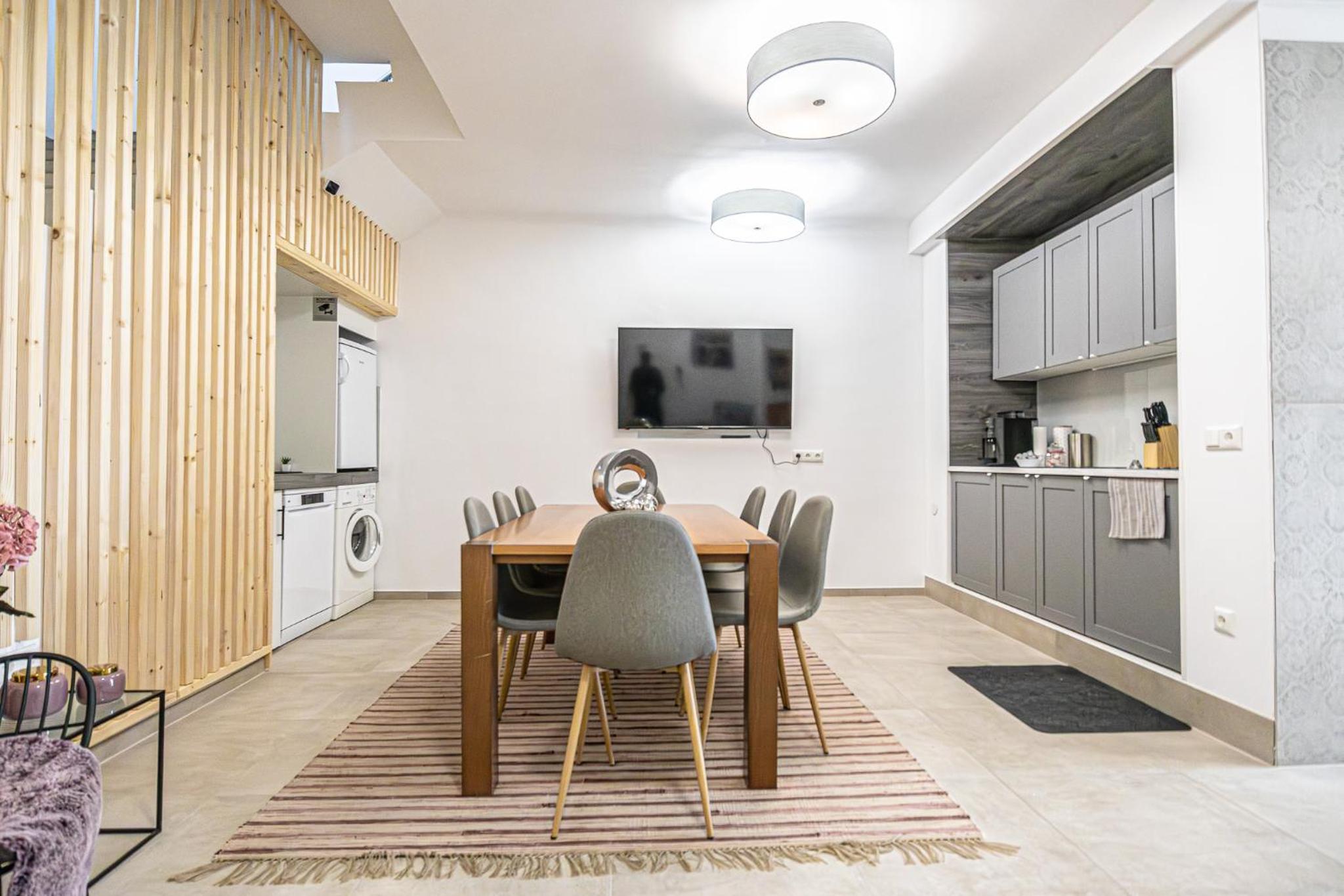 Elegant & Air condition 5BR - By The Danube River
