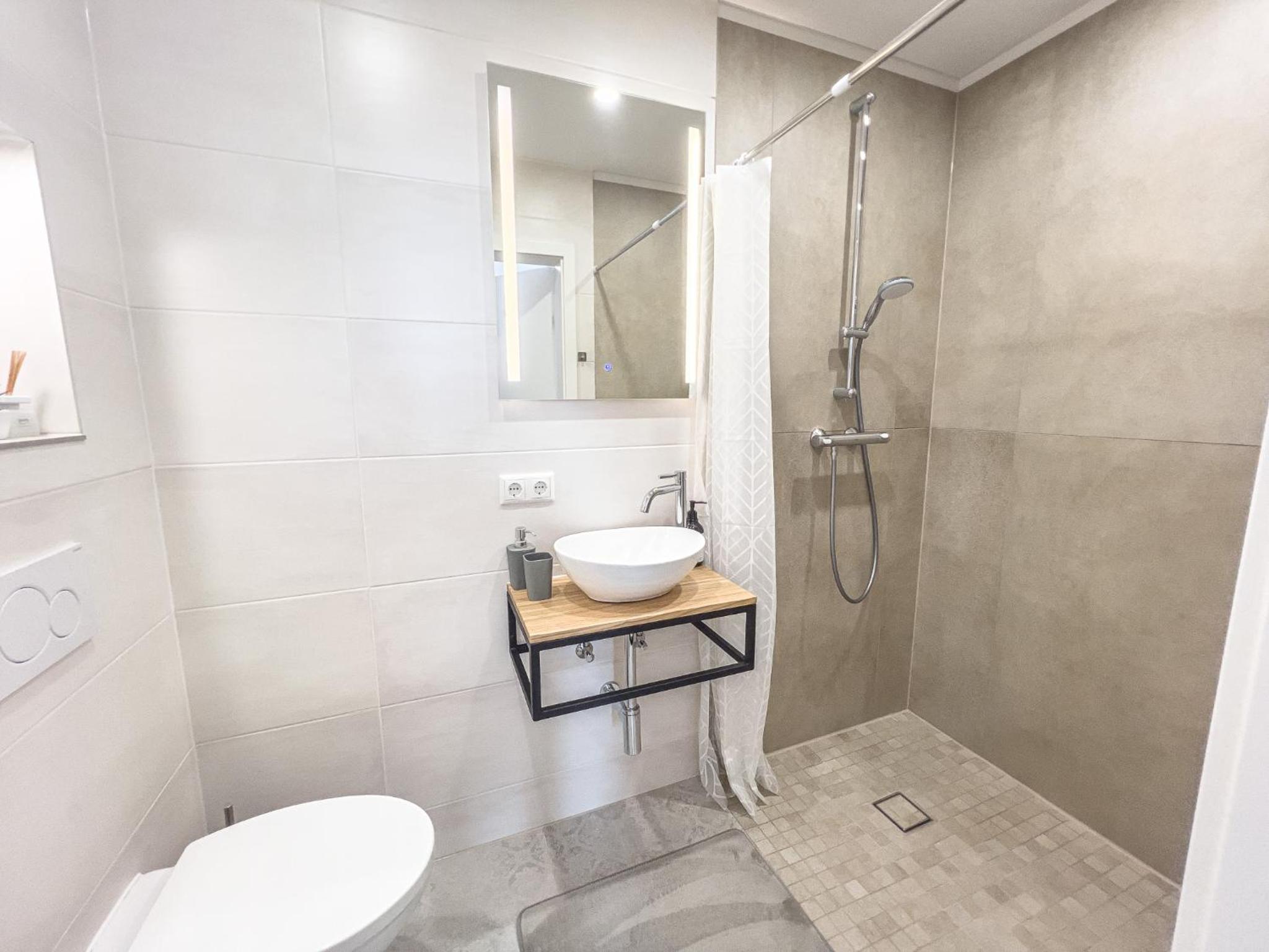 Elegant & Air condition 5BR - By The Danube River