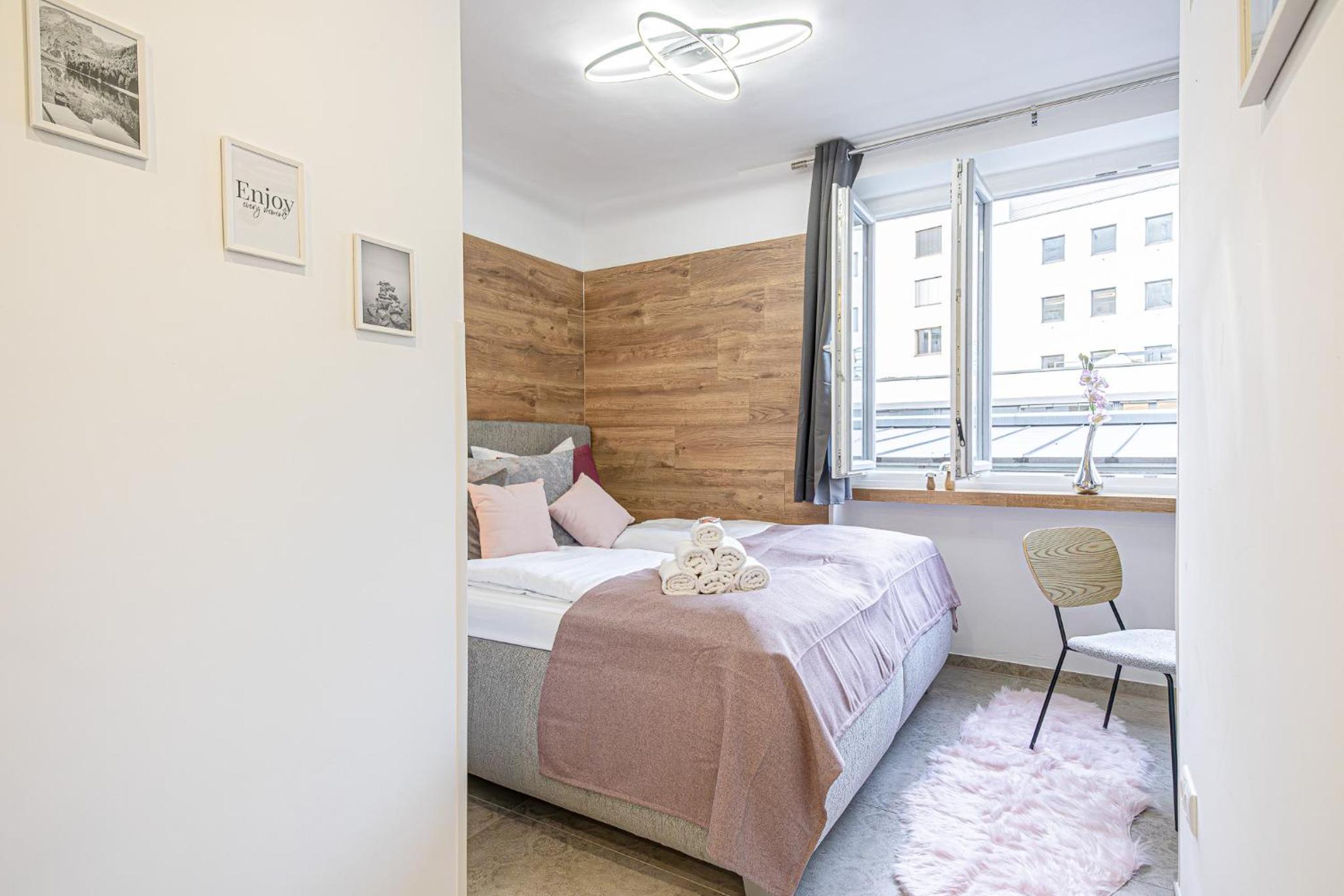 Elegant & Air condition 5BR - By The Danube River