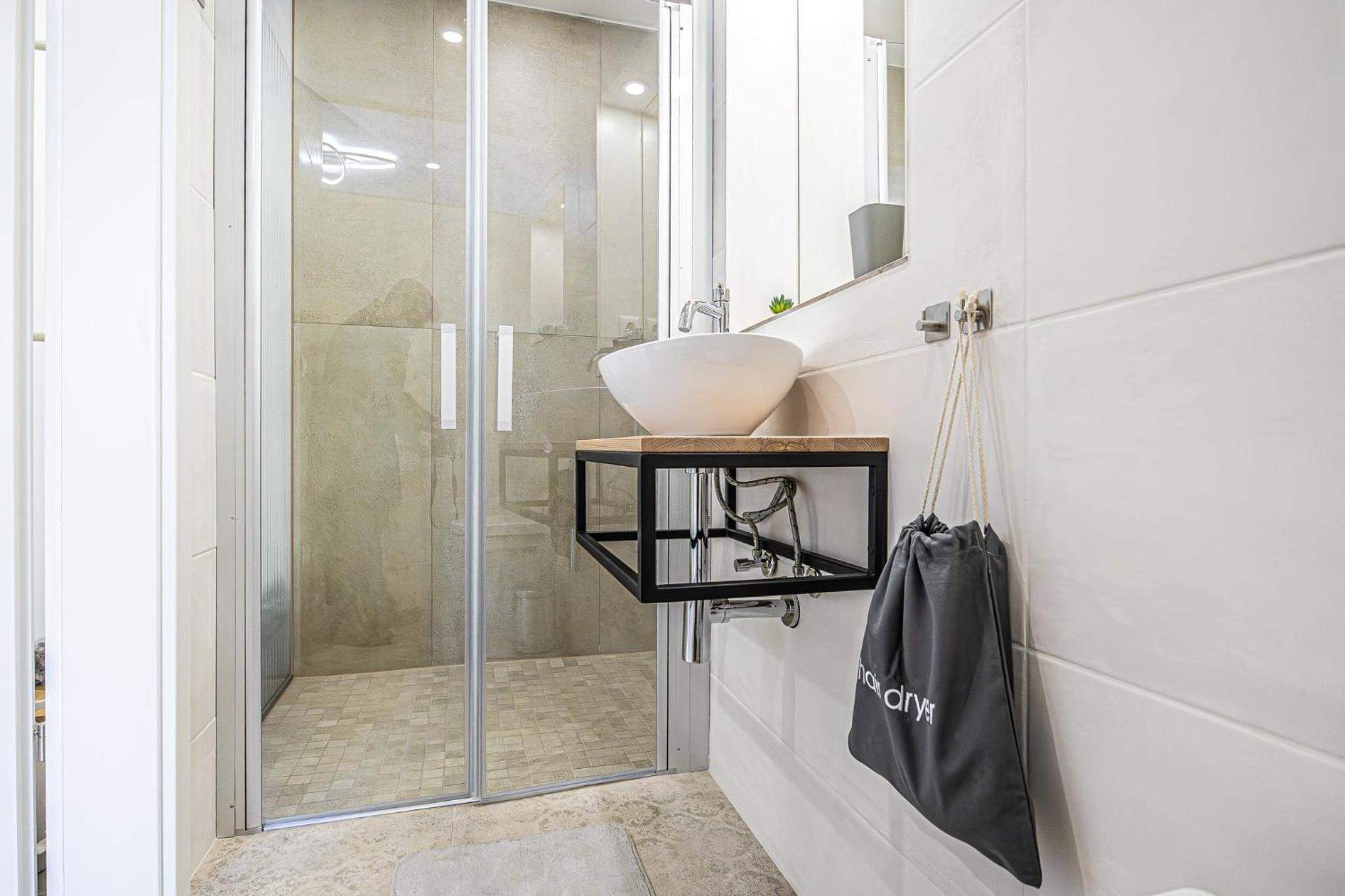 Elegant & Air condition 5BR - By The Danube River