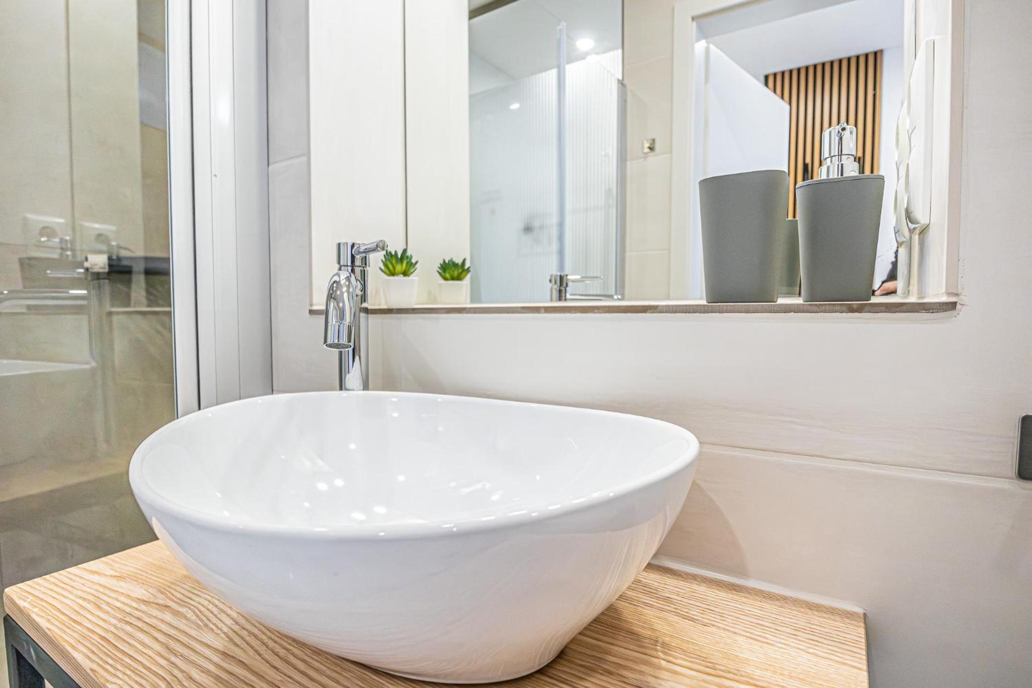 Elegant & Air condition 5BR - By The Danube River