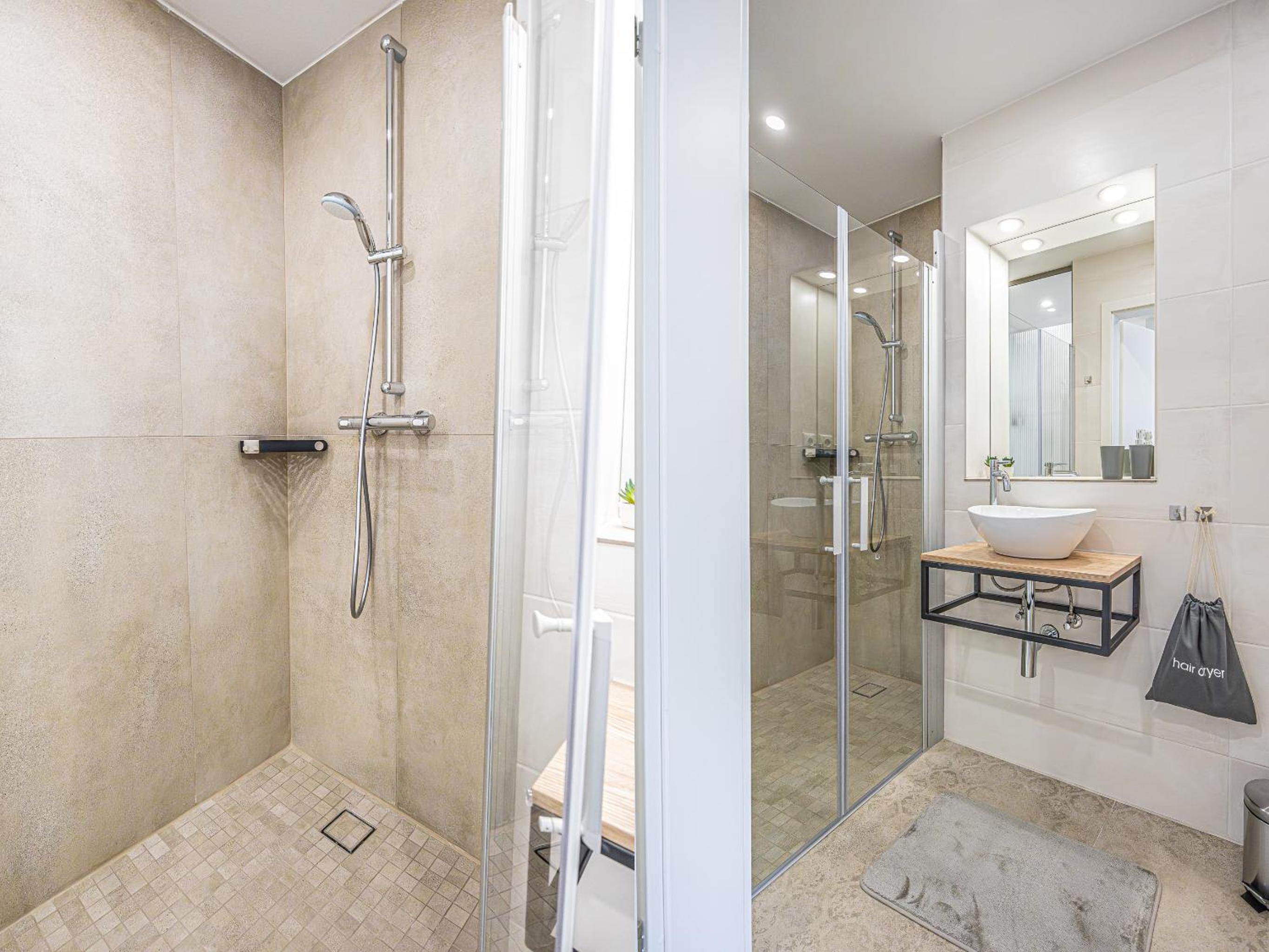 Elegant & Air condition 5BR - By The Danube River
