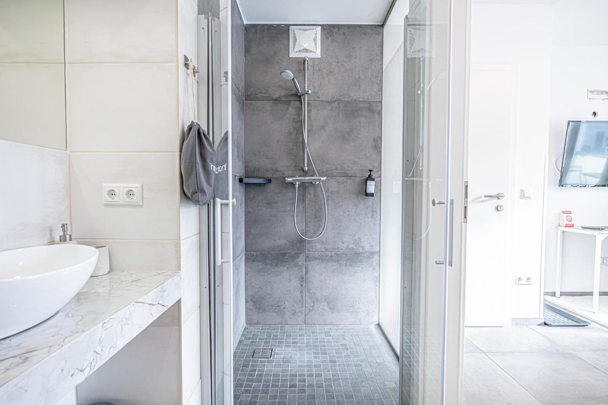 Elegant & Air condition 5BR - By The Danube River