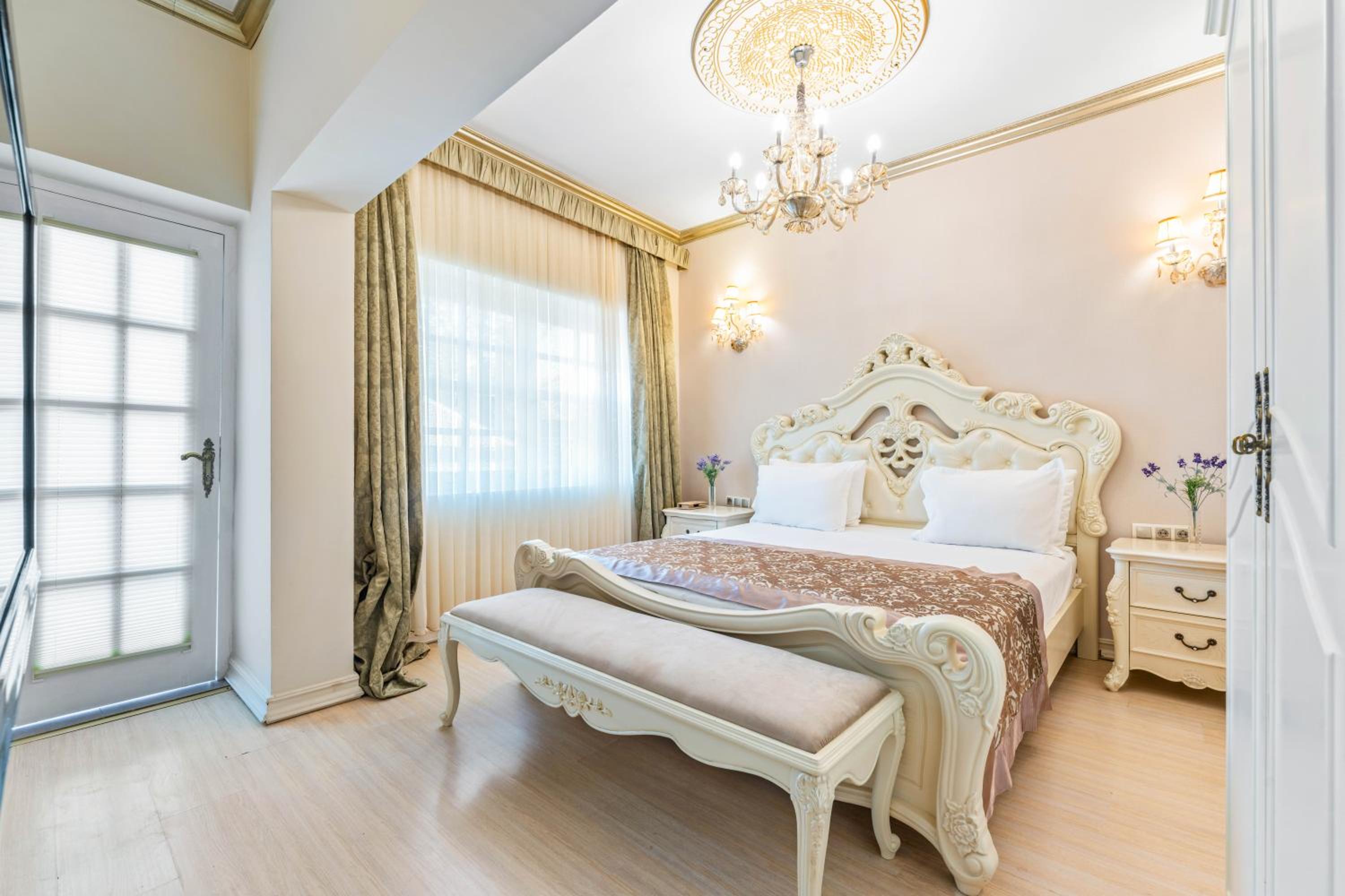 Elegance East Hotel - Image 88