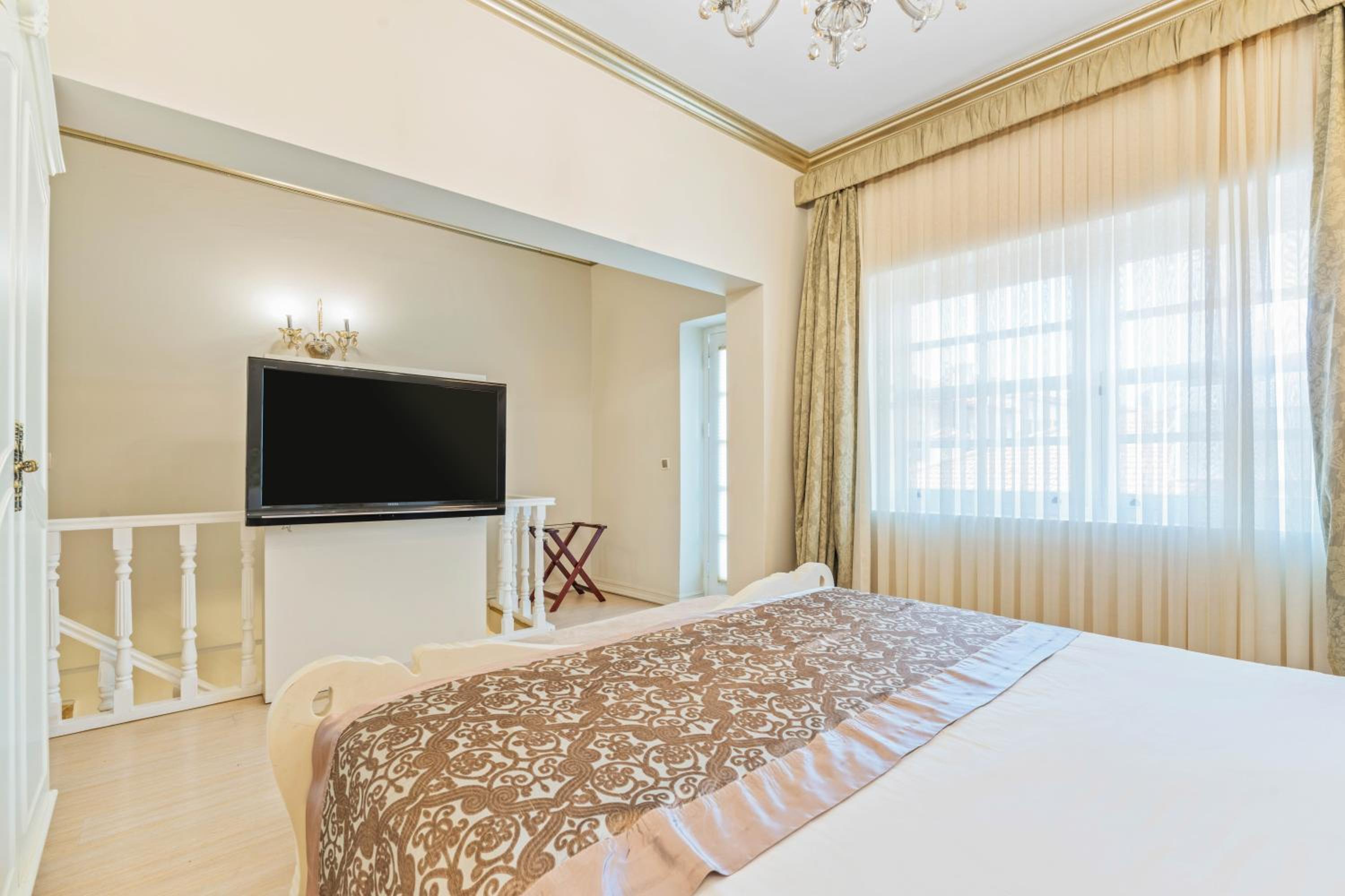 Elegance East Hotel - Image 89