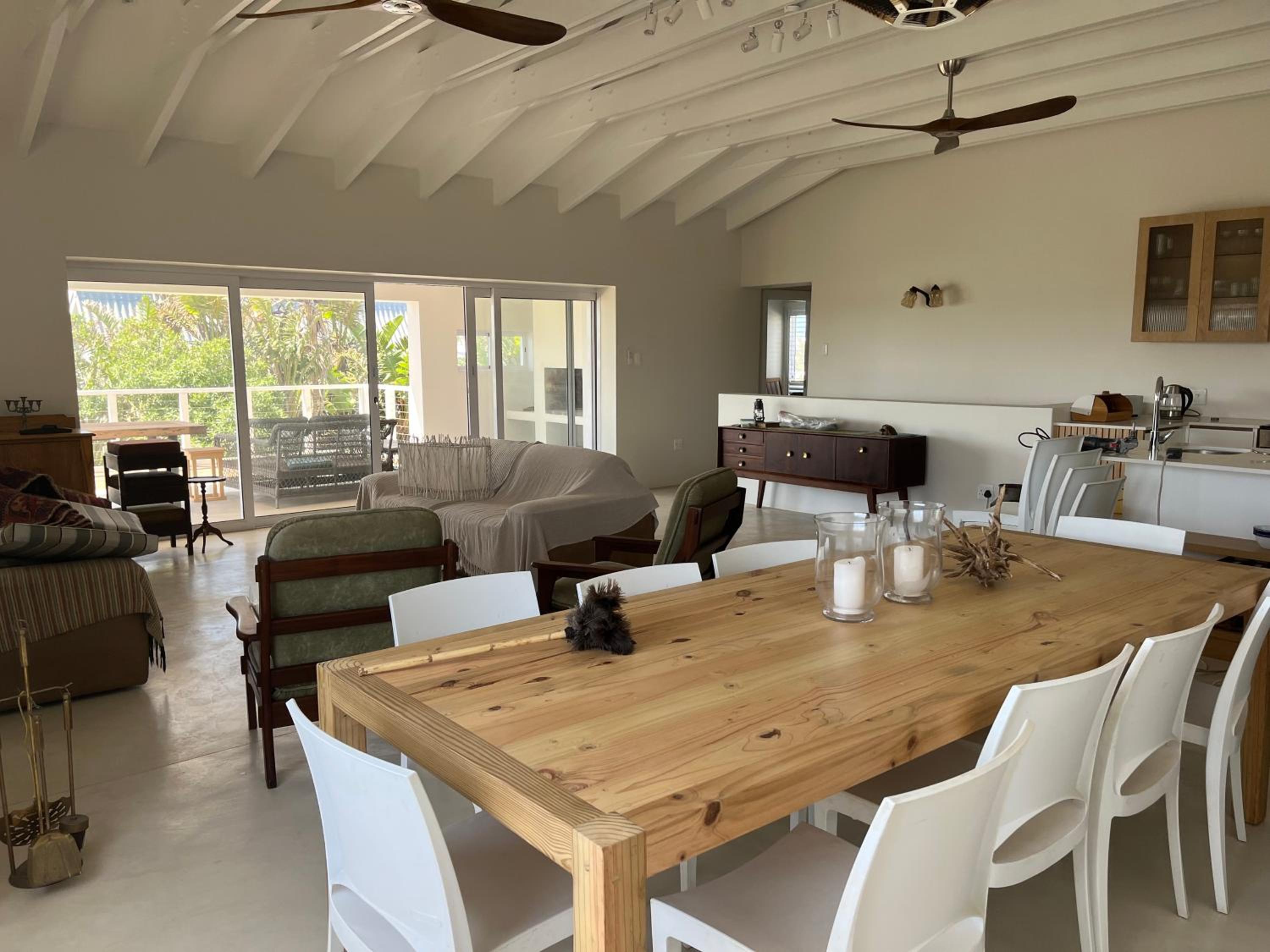 Upmarket, Spacious & Only 100m to Main Beach view 4