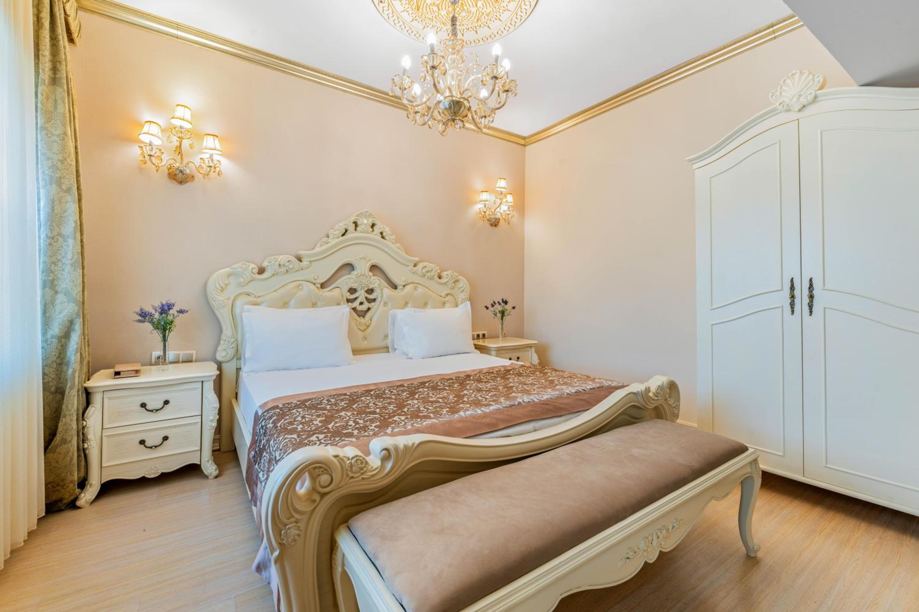 Elegance East Hotel - Image 8