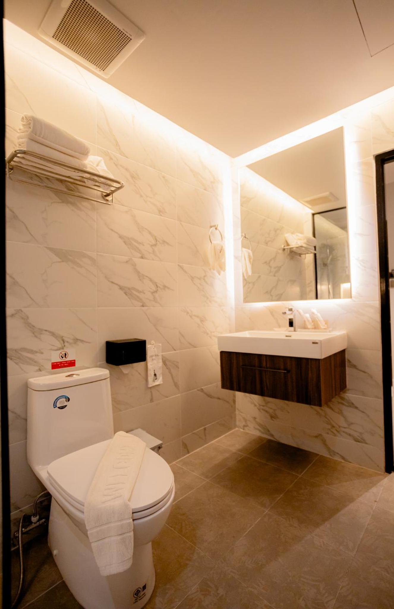 Tonsai Bay Resort