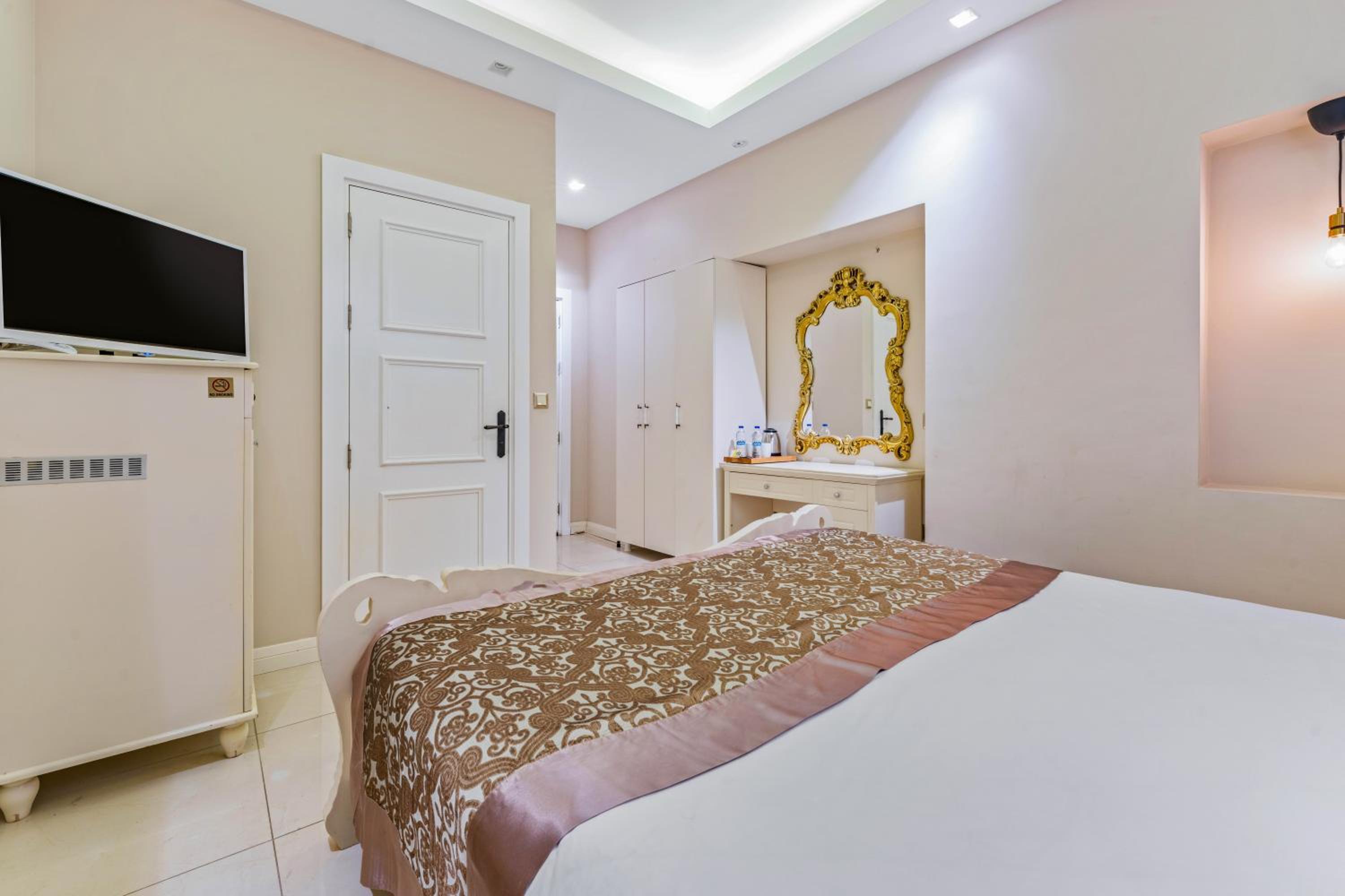 Elegance East Hotel - Image 75