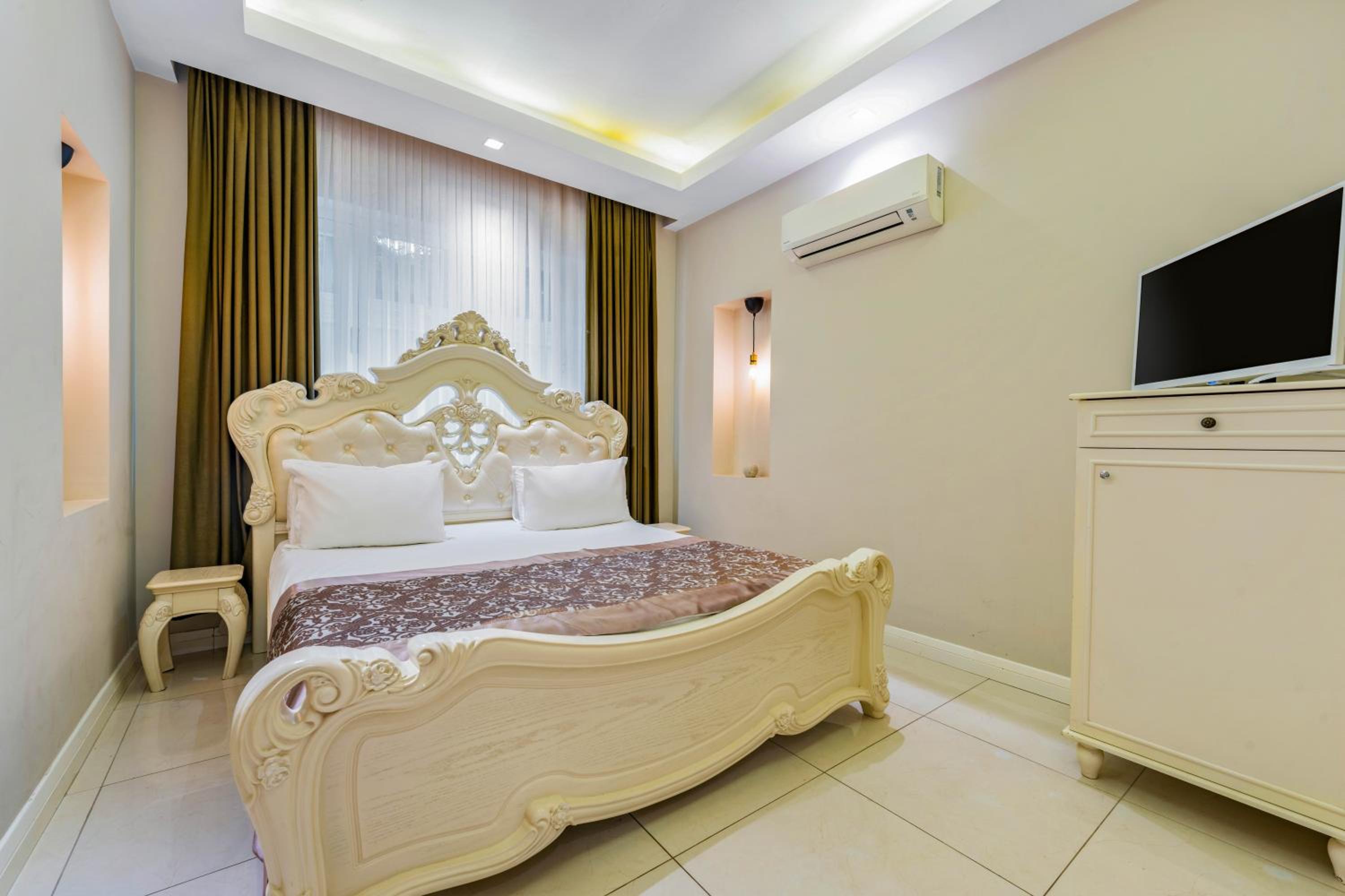 Elegance East Hotel - Image 77