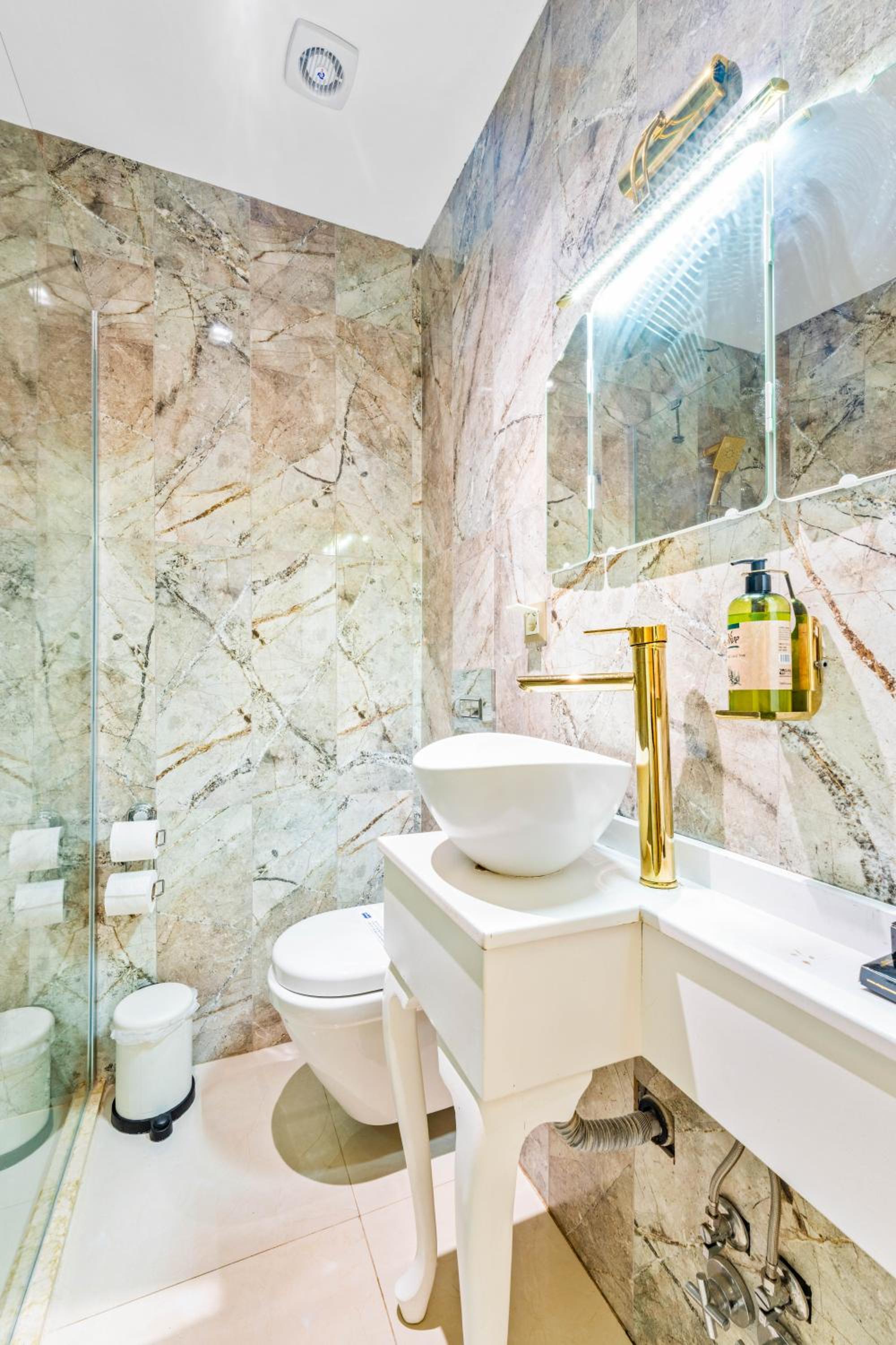 Elegance East Hotel - Image 56