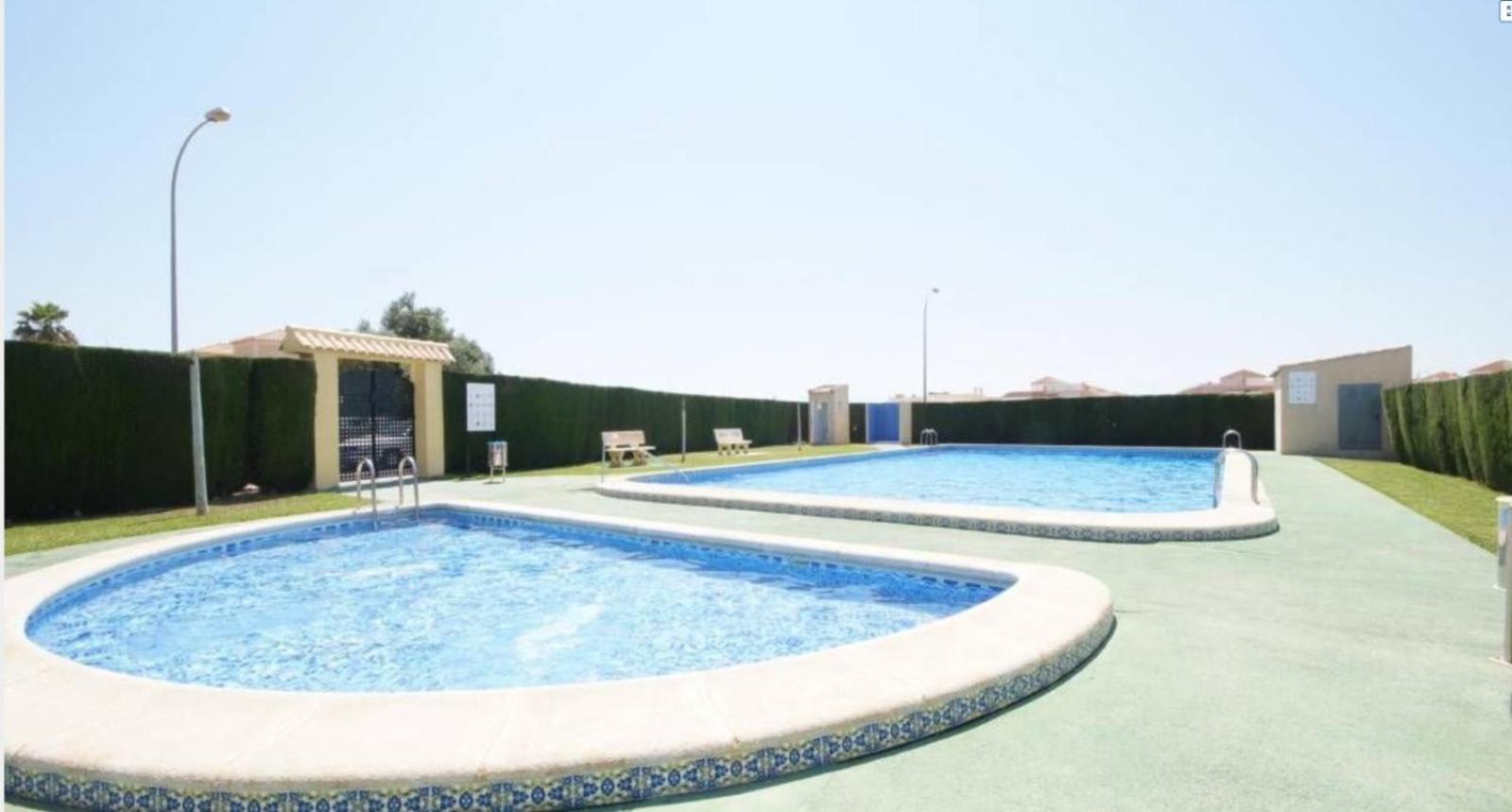 Bungalow Dolce Vita con piscina comunitaria en Torrevieja