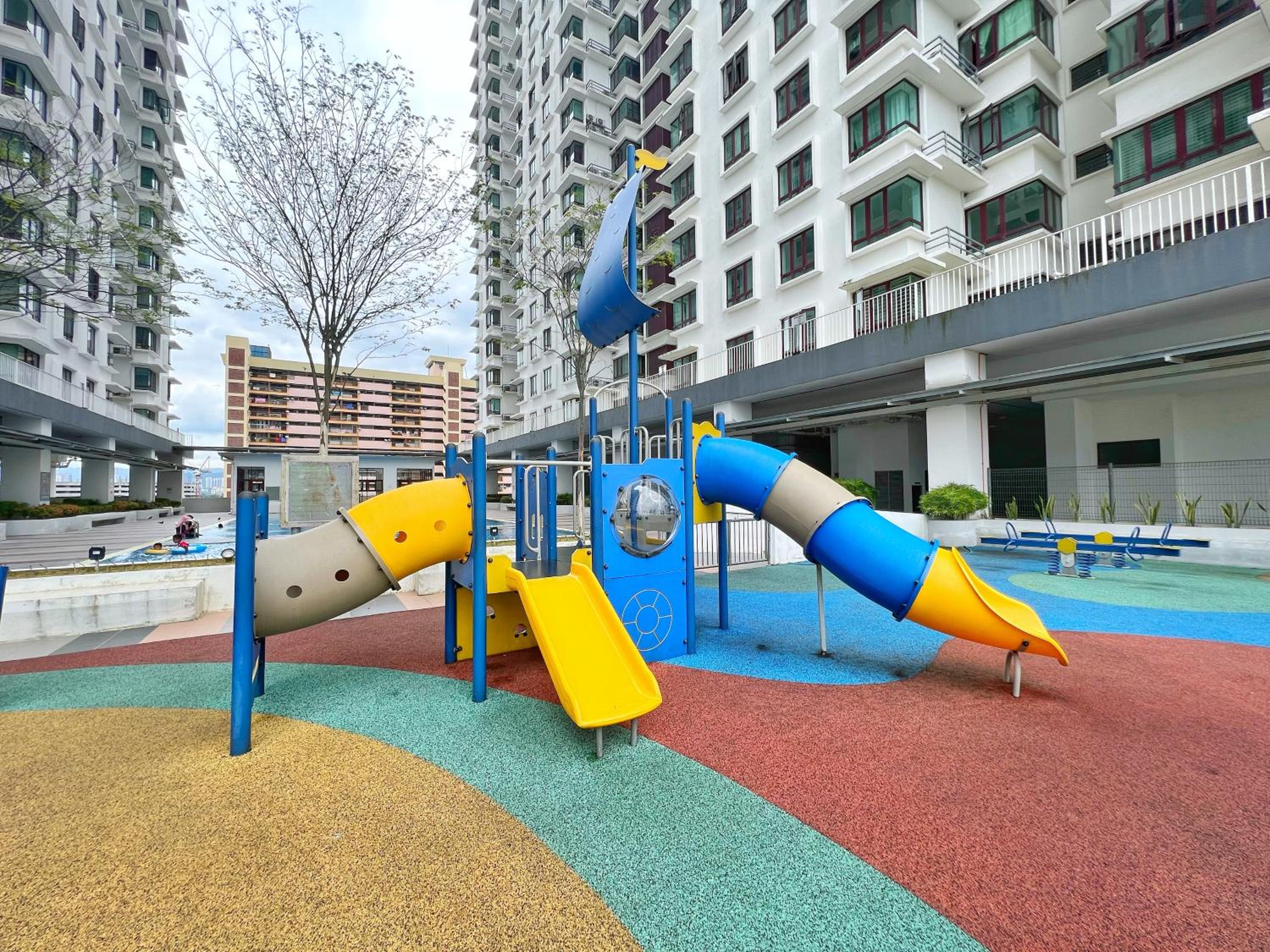 Rafflesia KL Big Family 3BR Condo Near LRT