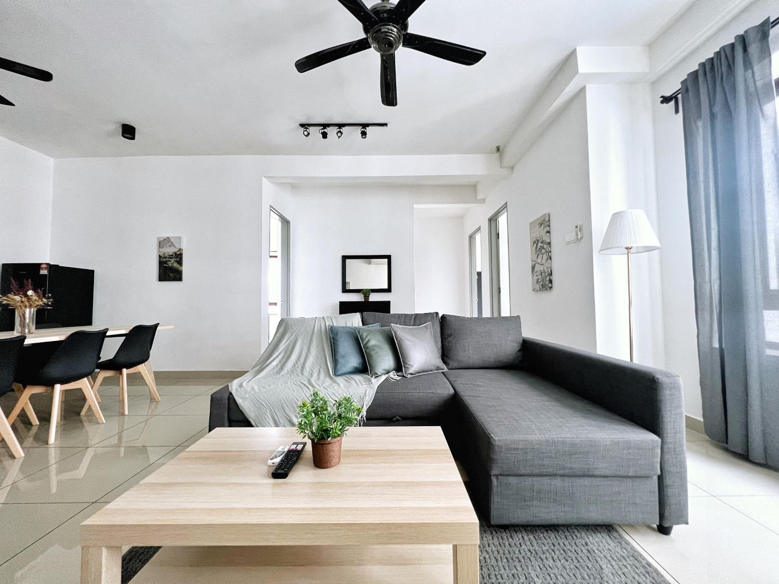 Rafflesia KL Big Family 3BR Condo Near LRT