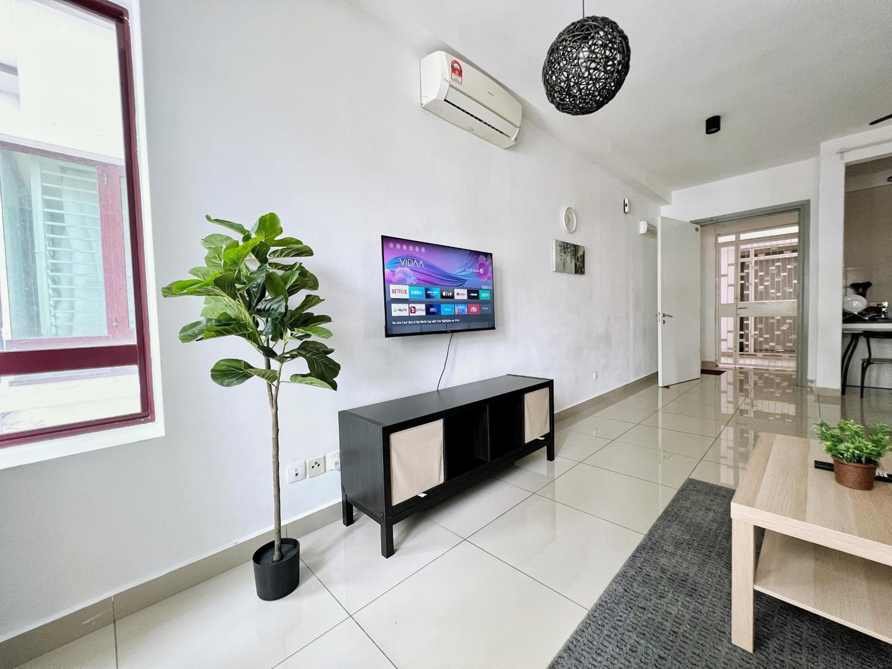 Rafflesia KL Big Family 3BR Condo Near LRT