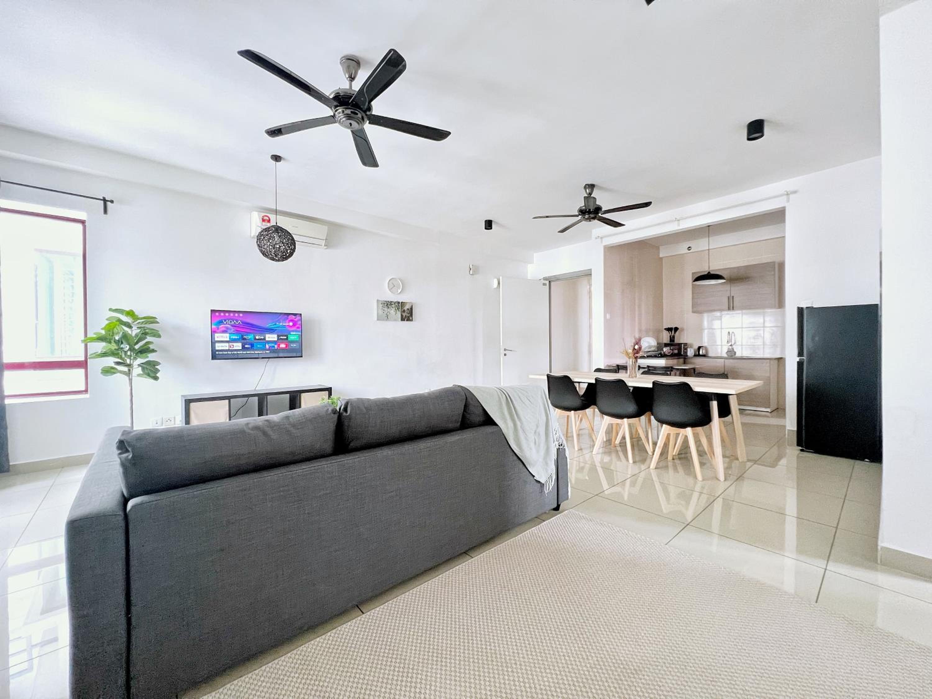 Rafflesia KL Big Family 3BR Condo Near LRT