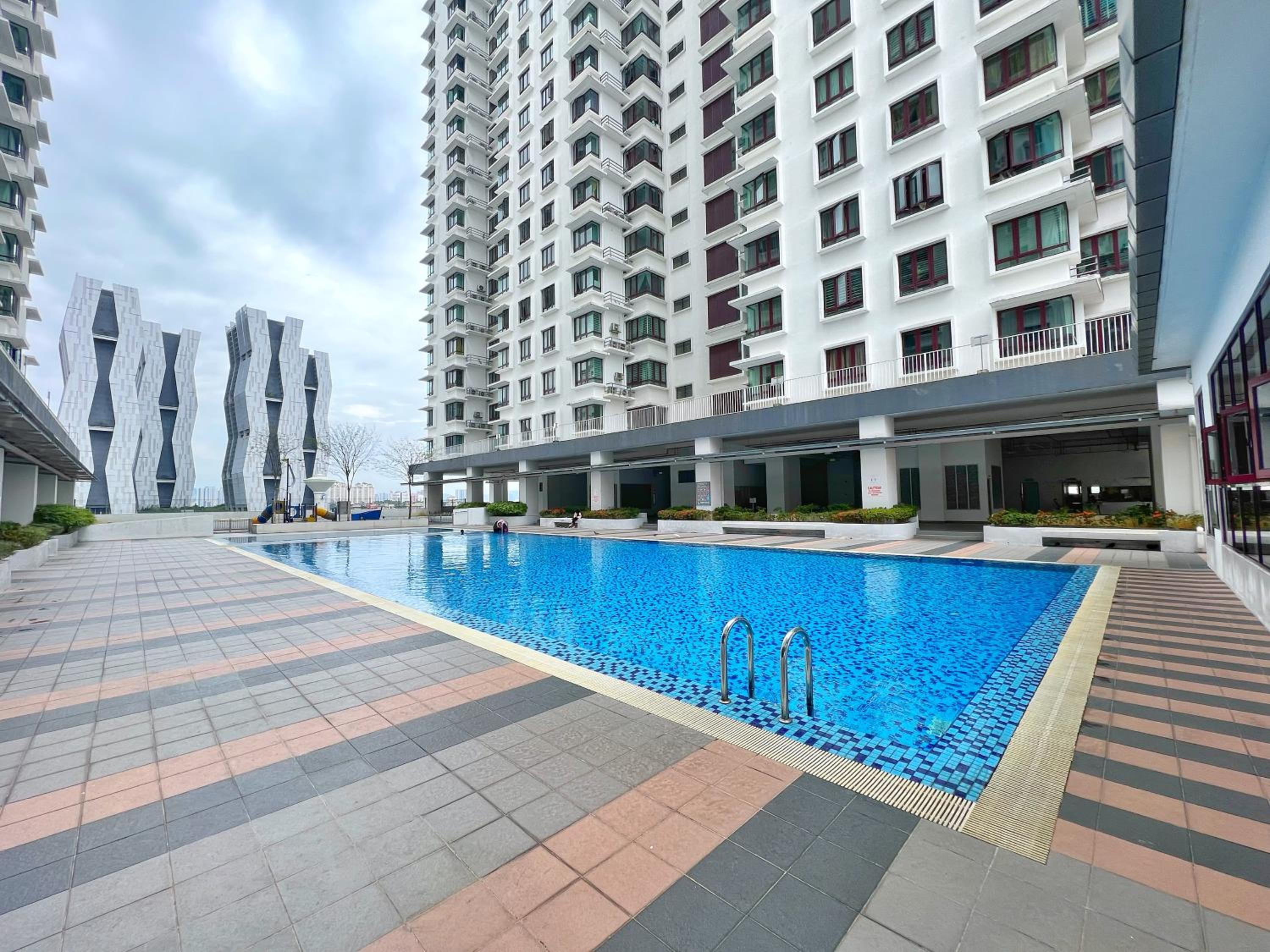 Rafflesia KL Big Family 3BR Condo Near LRT