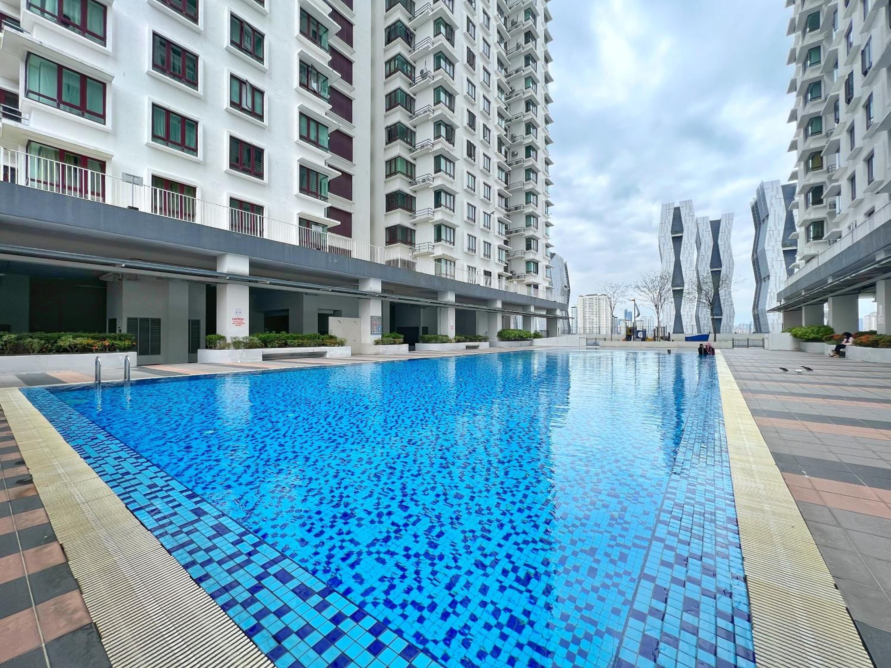 Rafflesia KL Big Family 3BR Condo Near LRT