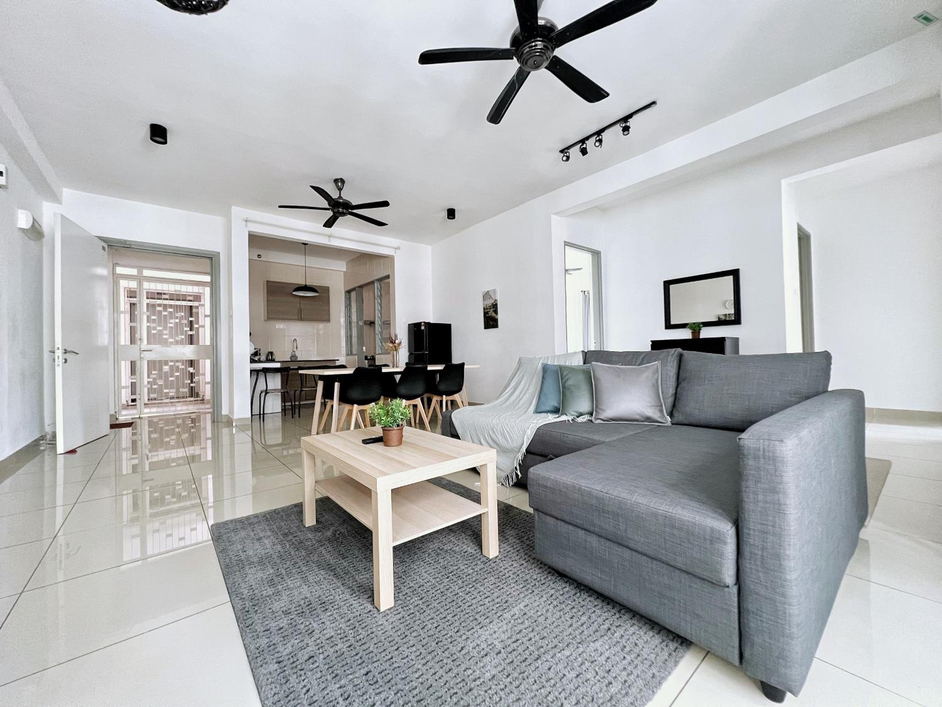 Rafflesia KL Big Family 3BR Condo Near LRT