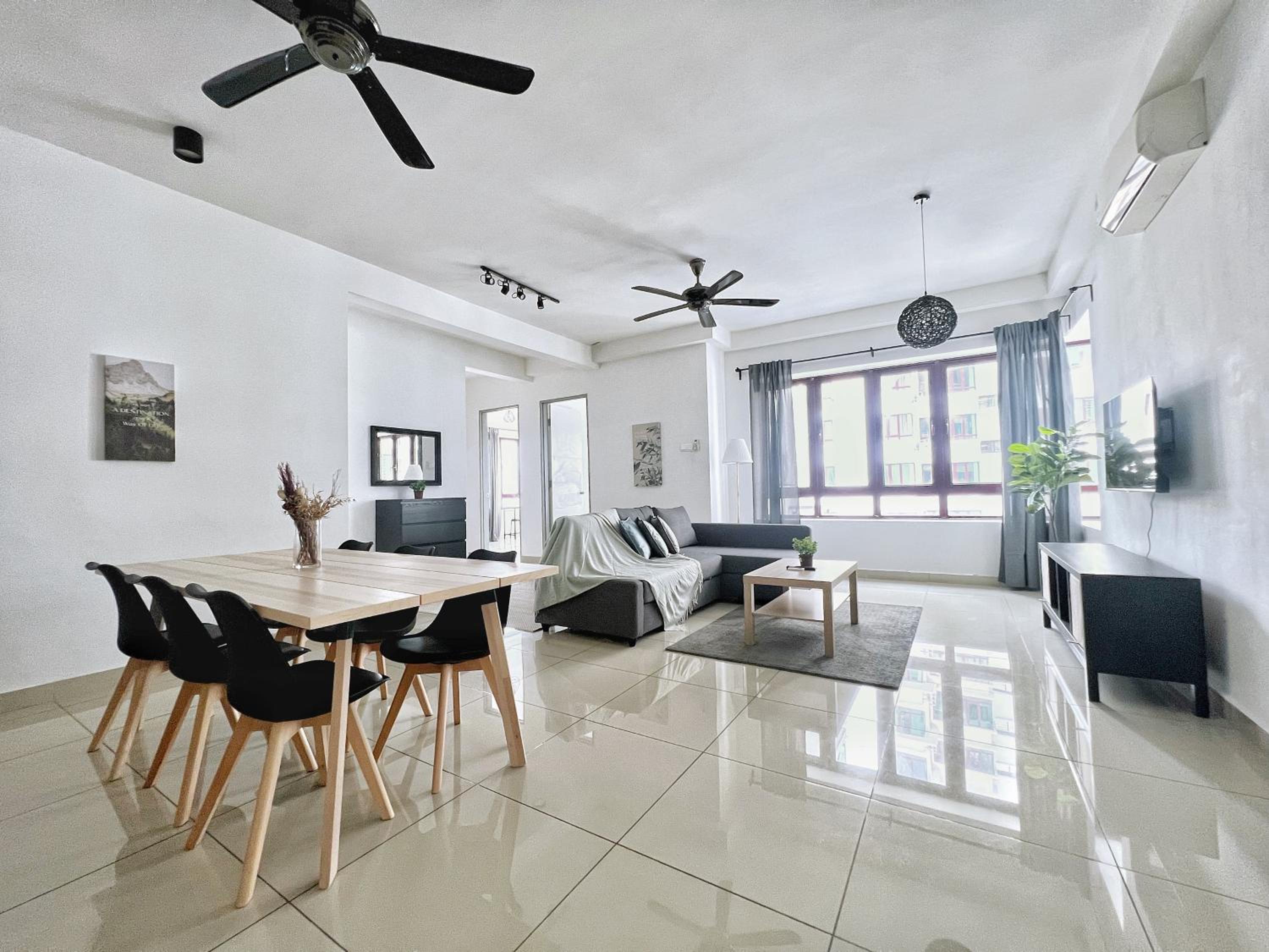 Rafflesia KL Big Family 3BR Condo Near LRT