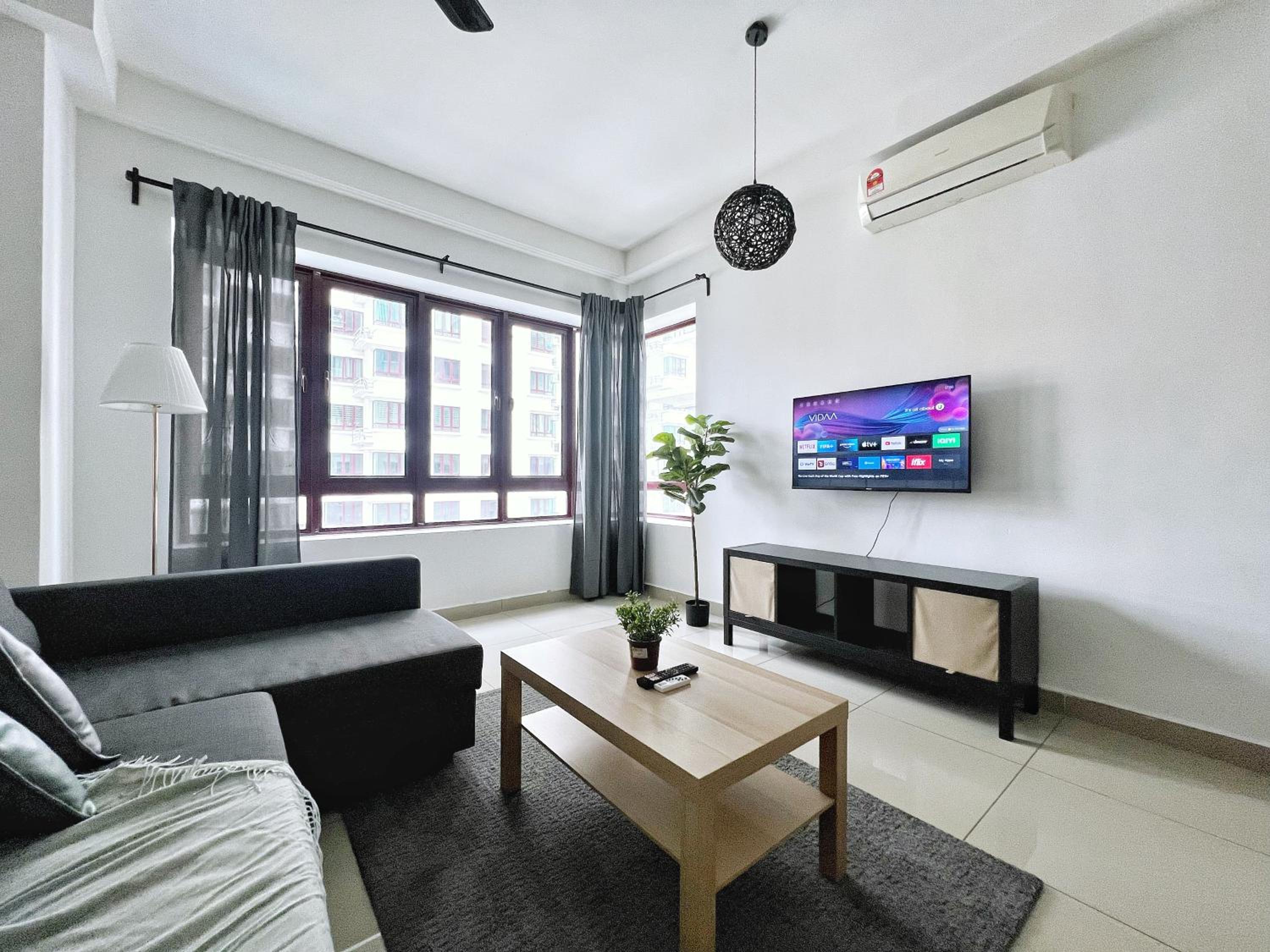 Rafflesia KL Big Family 3BR Condo Near LRT