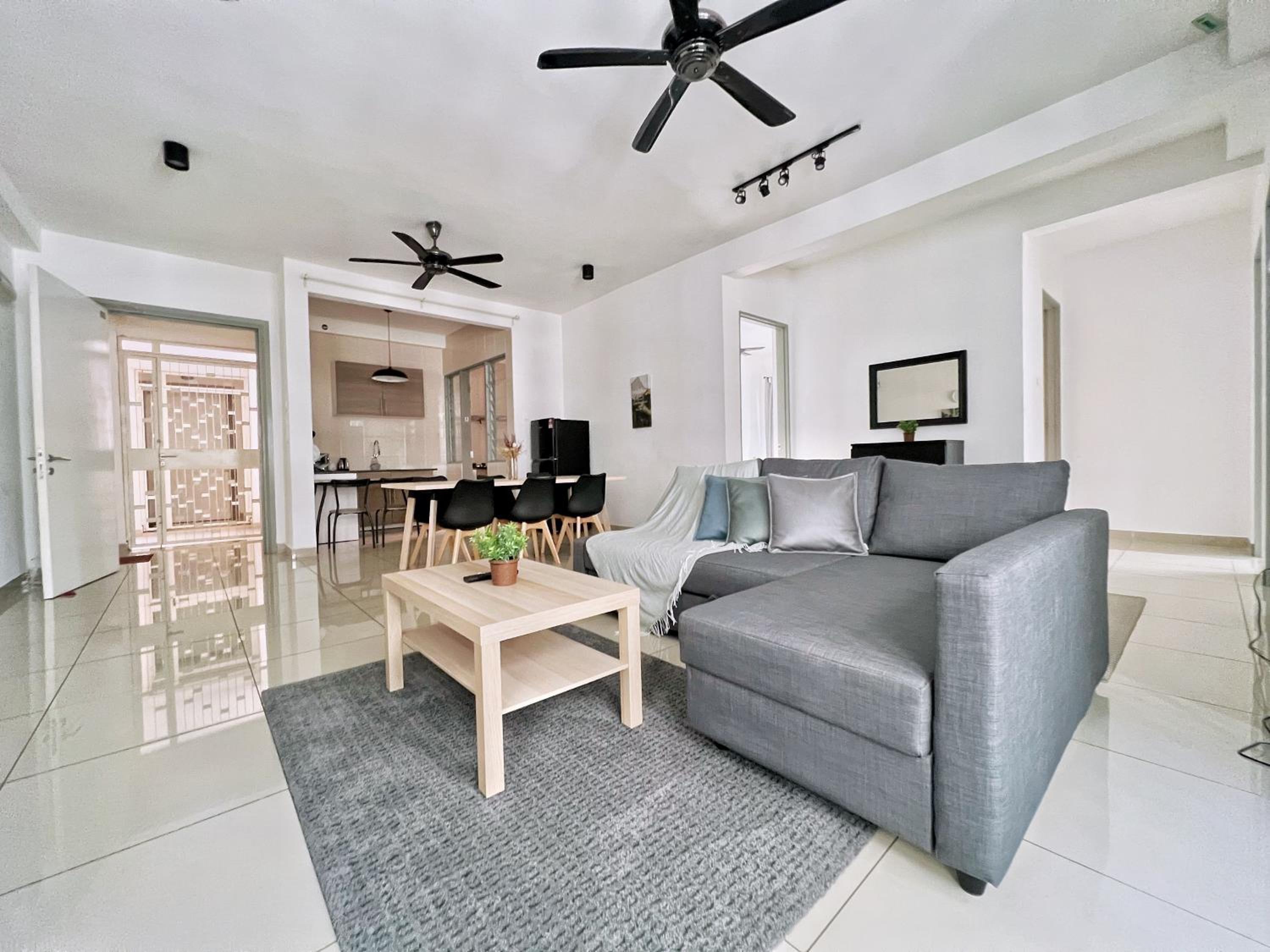 Rafflesia KL Big Family 3BR Condo Near LRT
