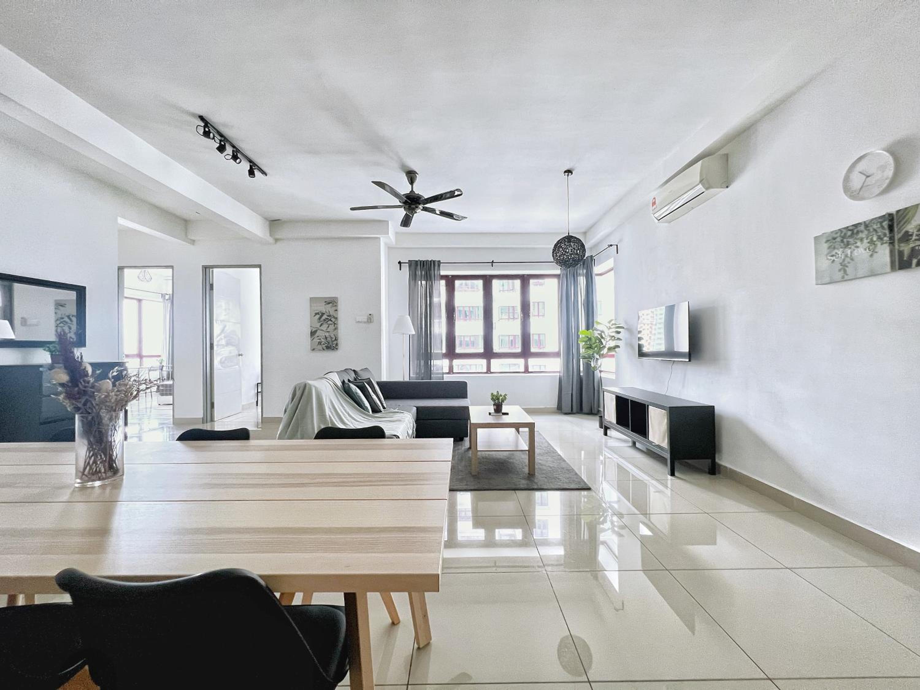 Rafflesia KL Big Family 3BR Condo Near LRT