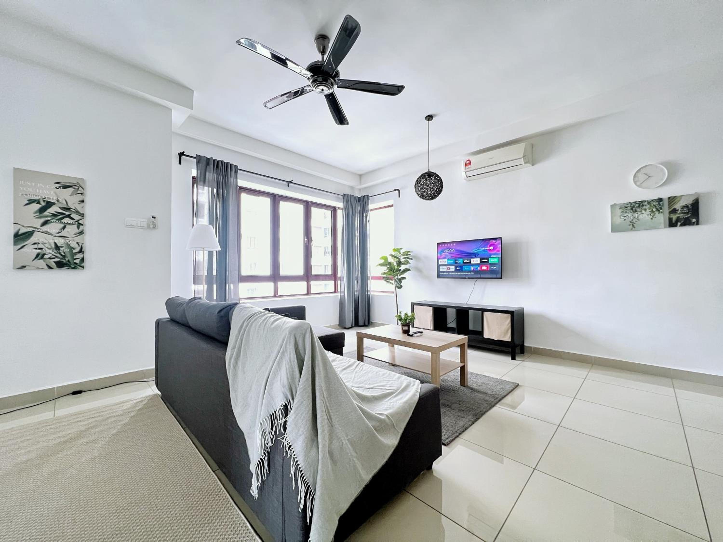 Rafflesia KL Big Family 3BR Condo Near LRT