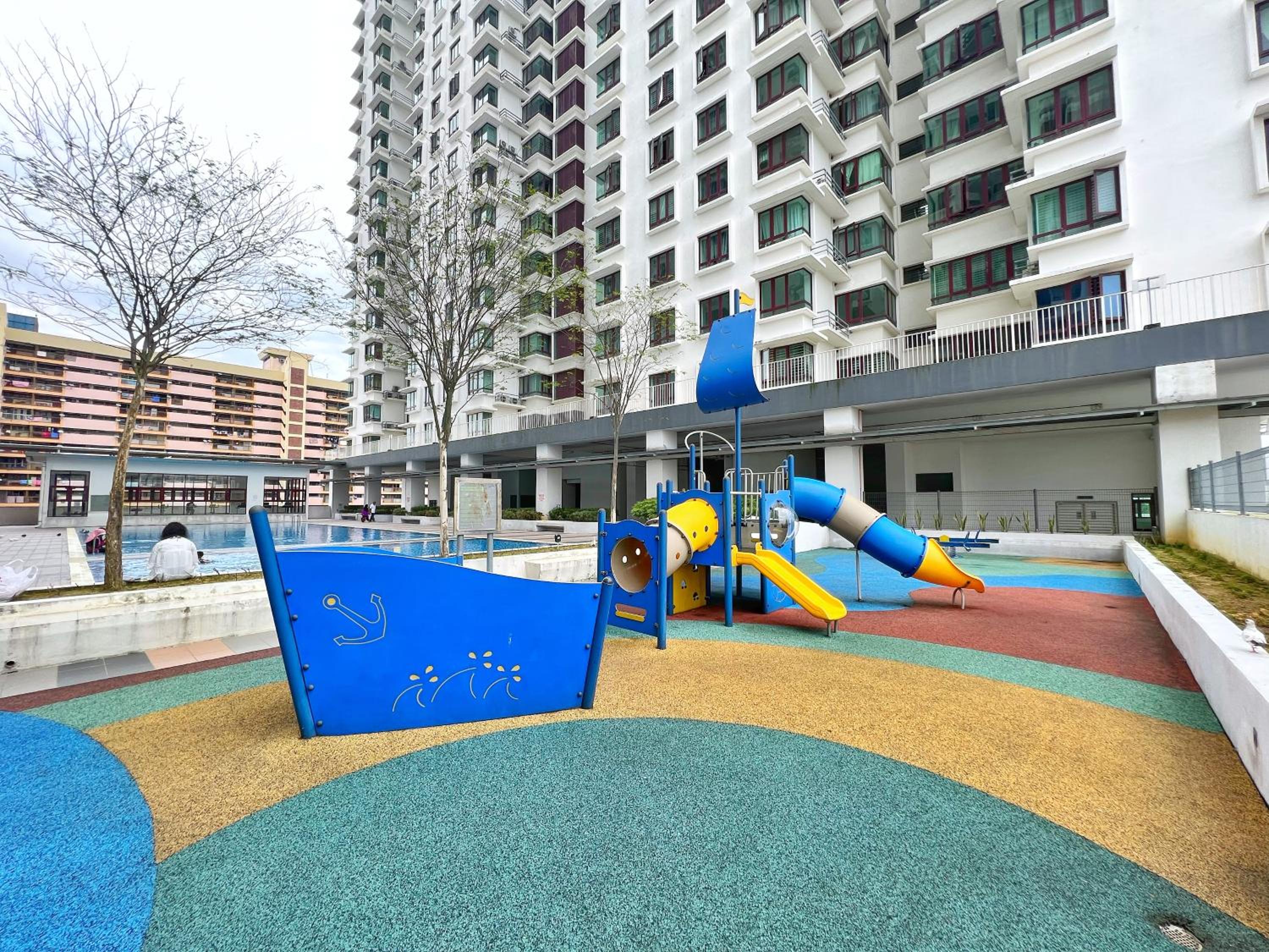 Rafflesia KL Big Family 3BR Condo Near LRT