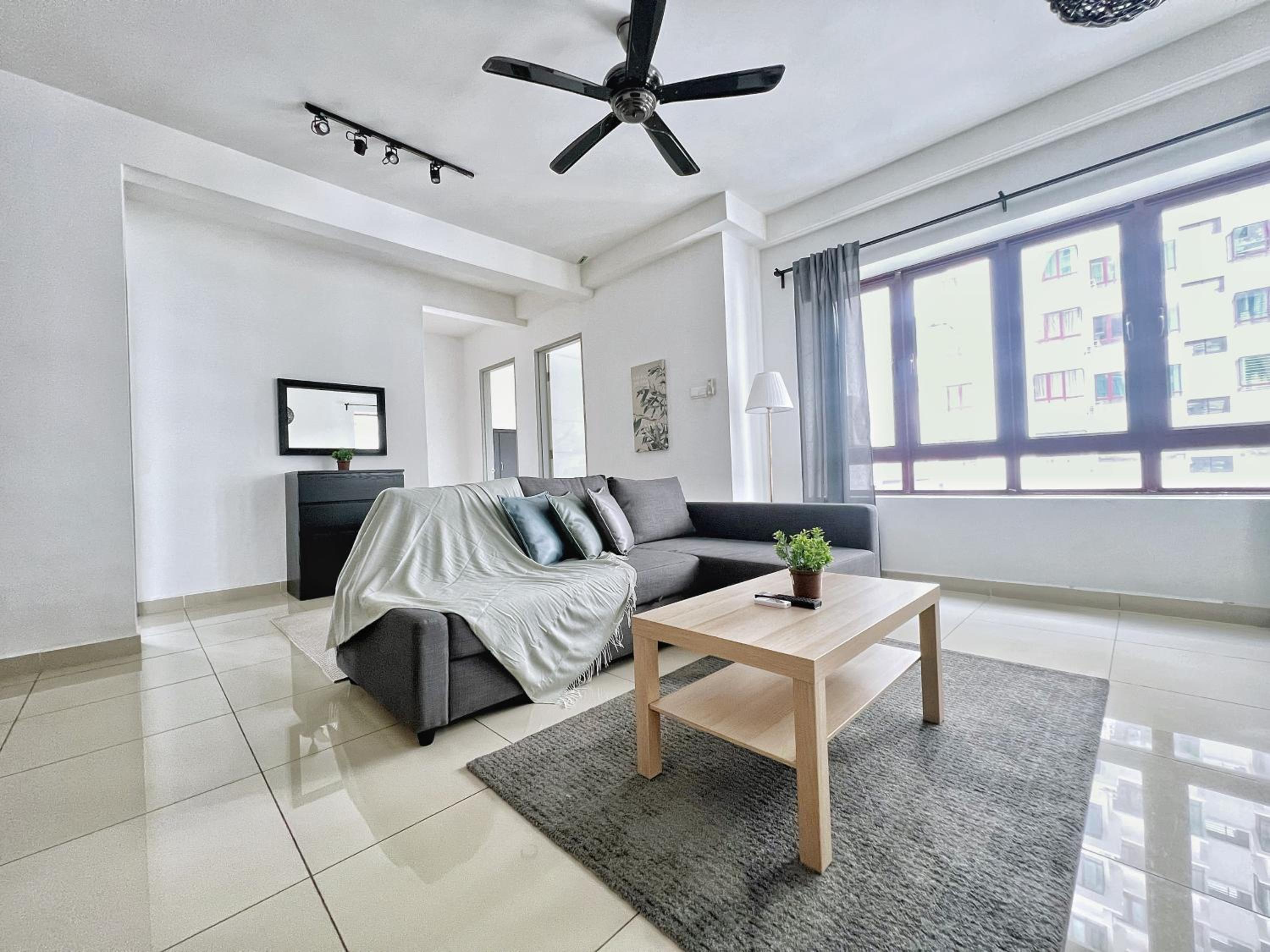 Rafflesia KL Big Family 3BR Condo Near LRT