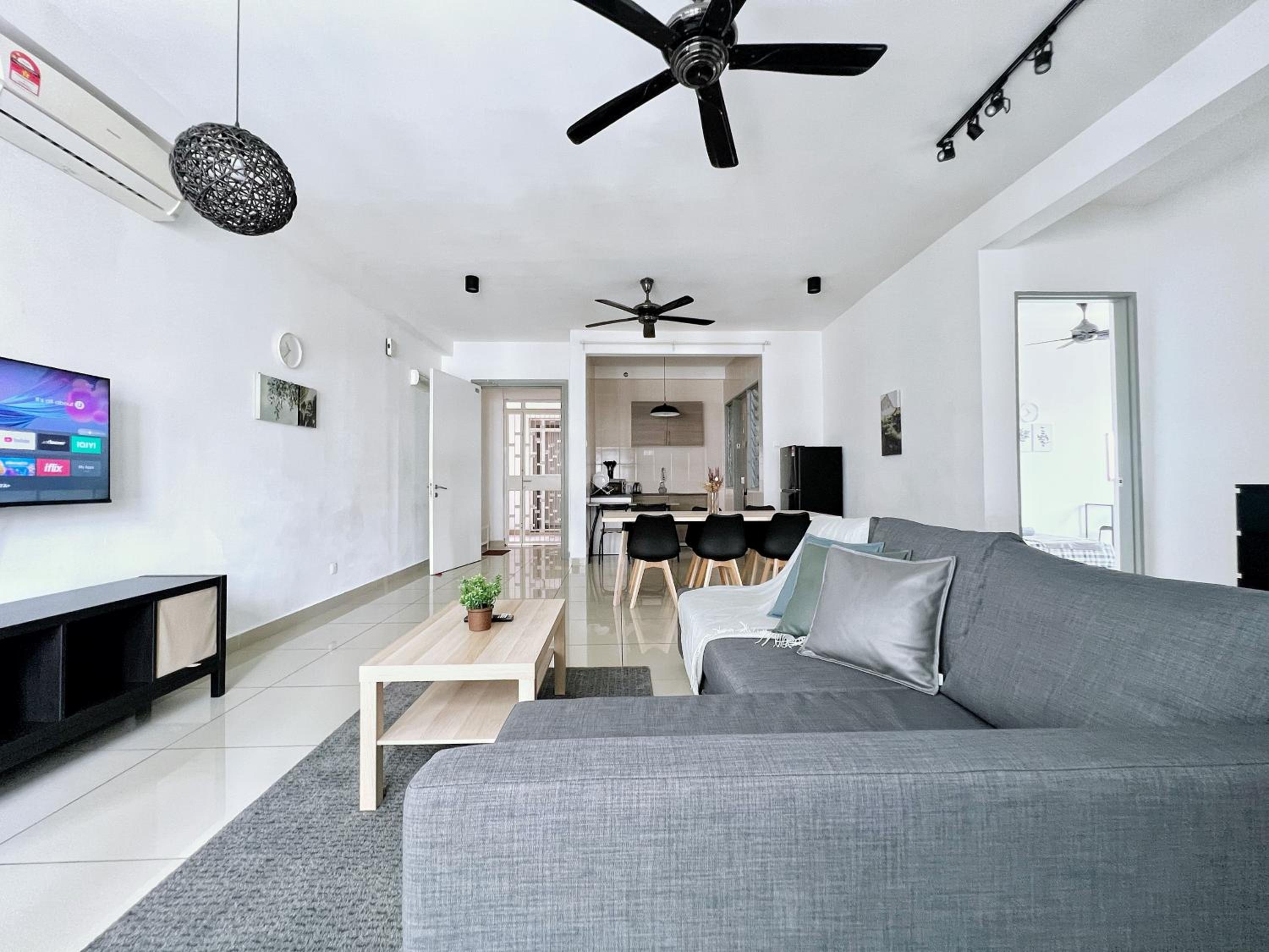 Rafflesia KL Big Family 3BR Condo Near LRT