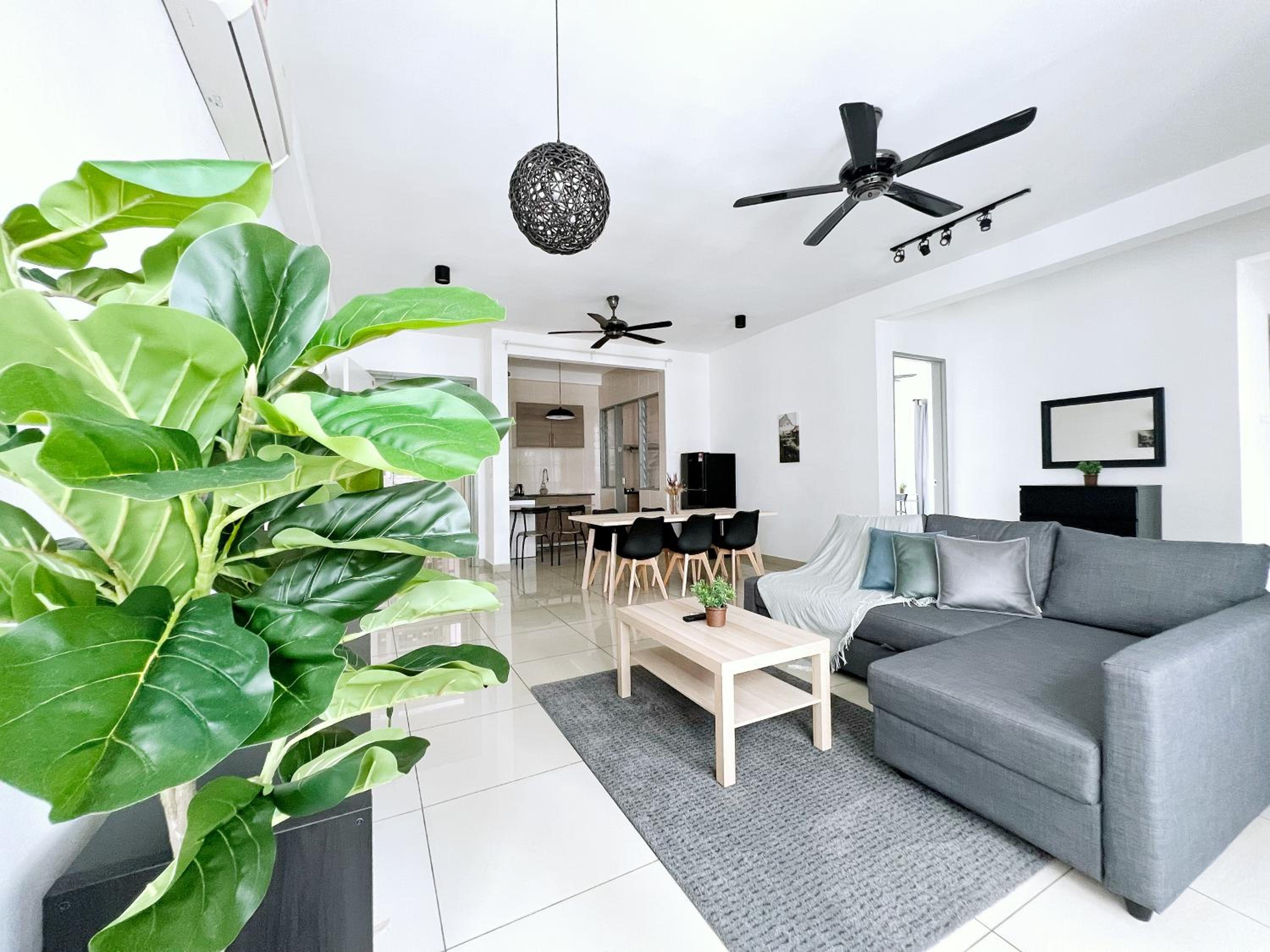 Rafflesia KL Big Family 3BR Condo Near LRT