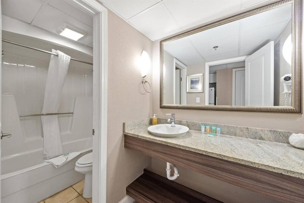 Direct Oceanfront Suite, Your Relaxing Getaway! CV 938 view 3